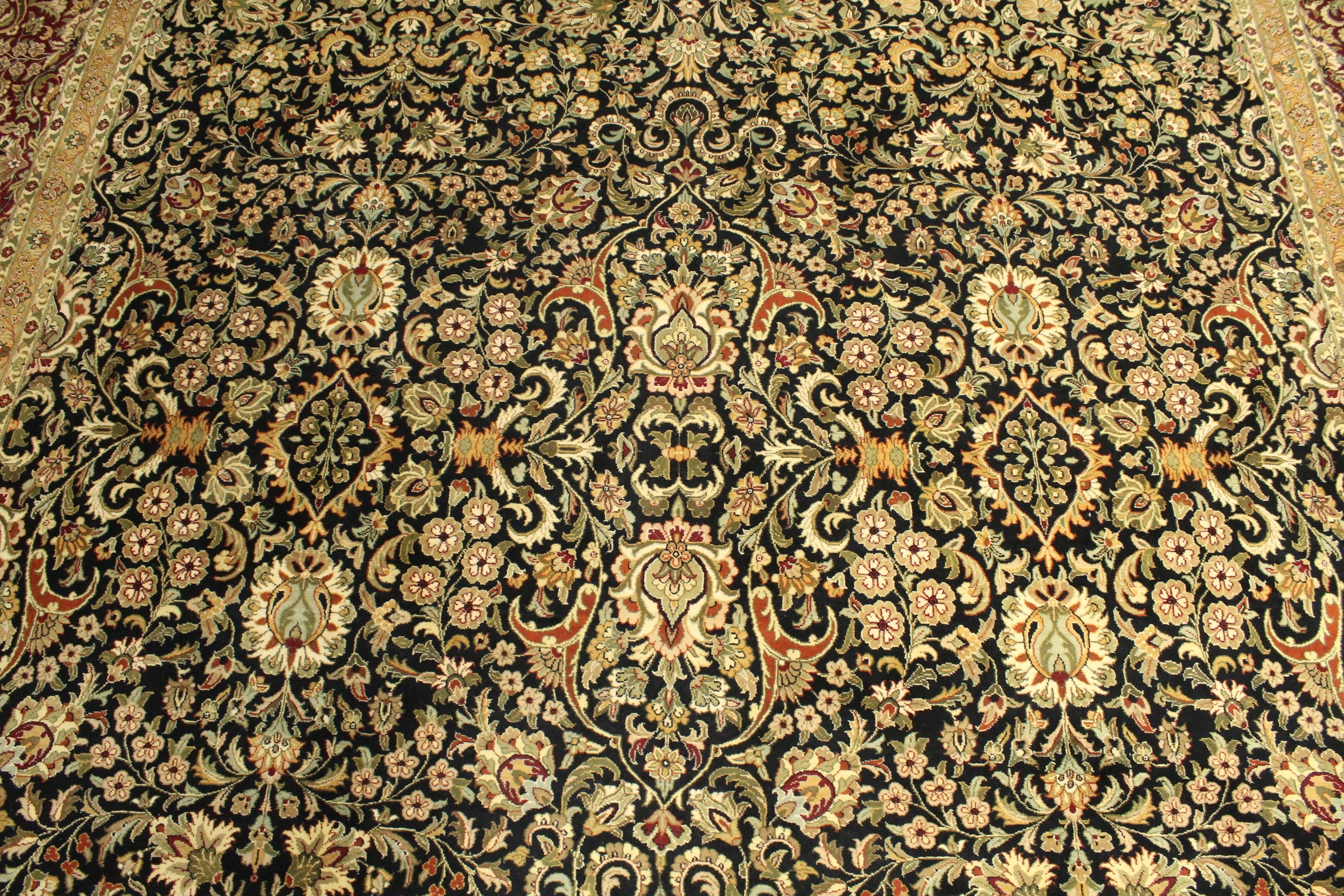 Kashmiri Rug - 370 cm x 278 cm