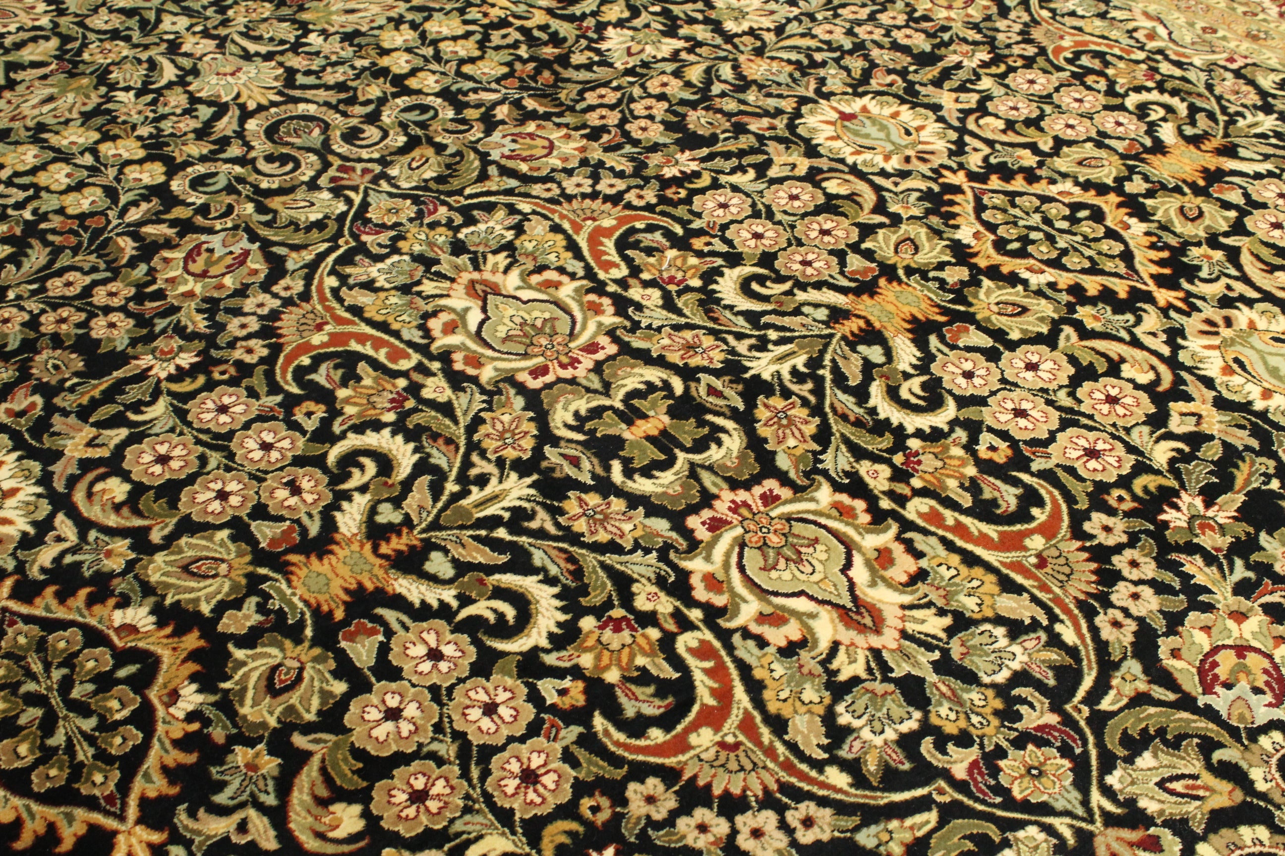 Kashmiri Rug - 370 cm x 278 cm