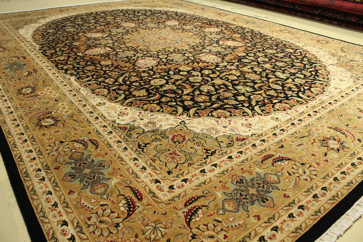 Kashmiri Rug - 379 cm x 272 cm