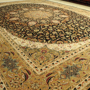 Kashmiri Rug - 379 cm x 272 cm