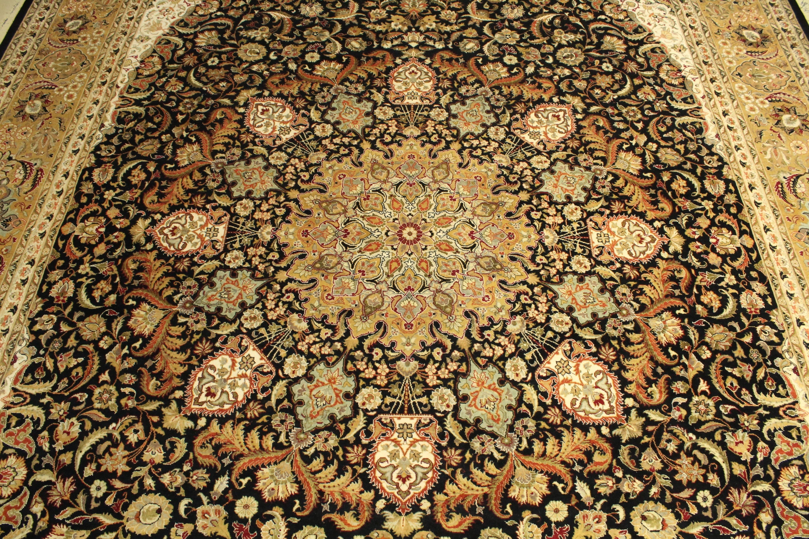 Kashmiri Rug - 379 cm x 272 cm