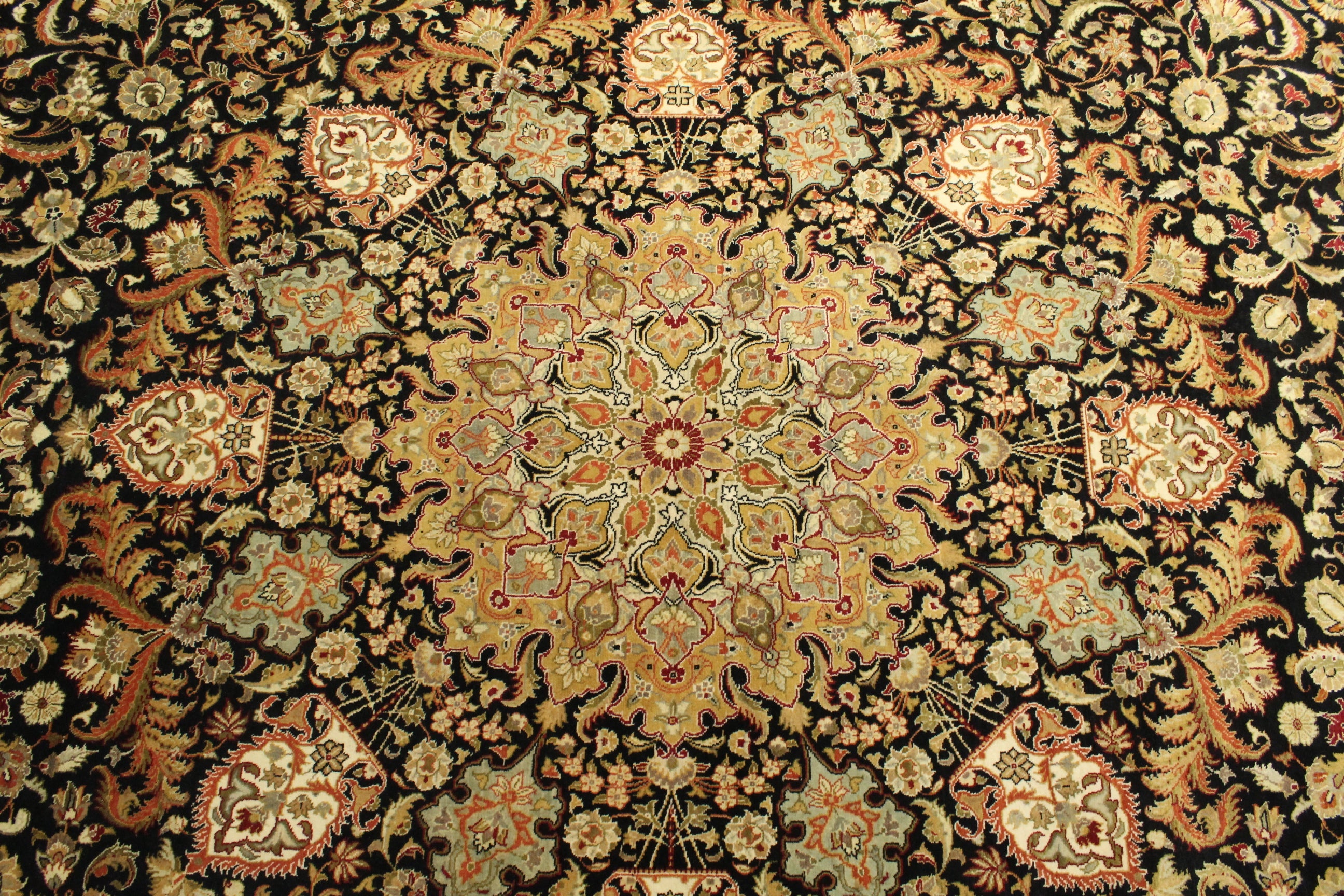 Kashmiri Rug - 379 cm x 272 cm