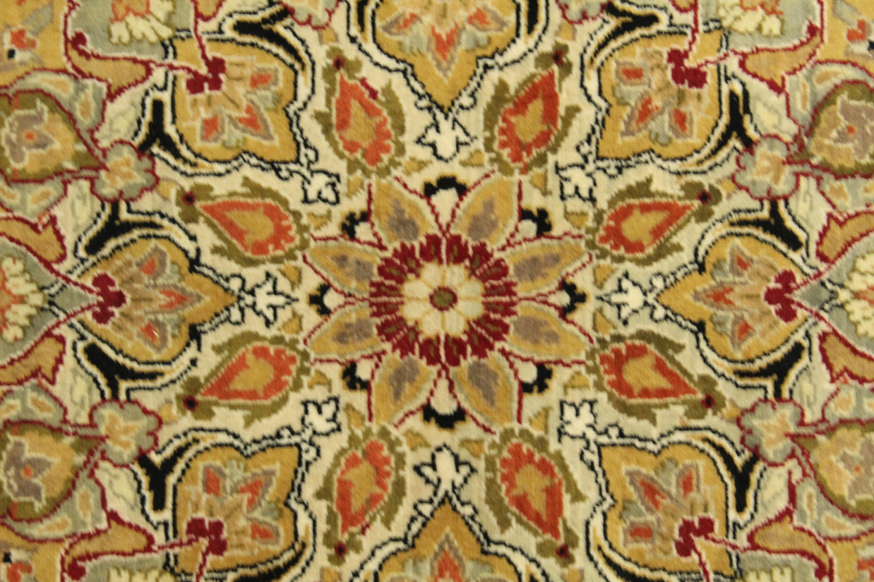Kashmiri Rug - 379 cm x 272 cm