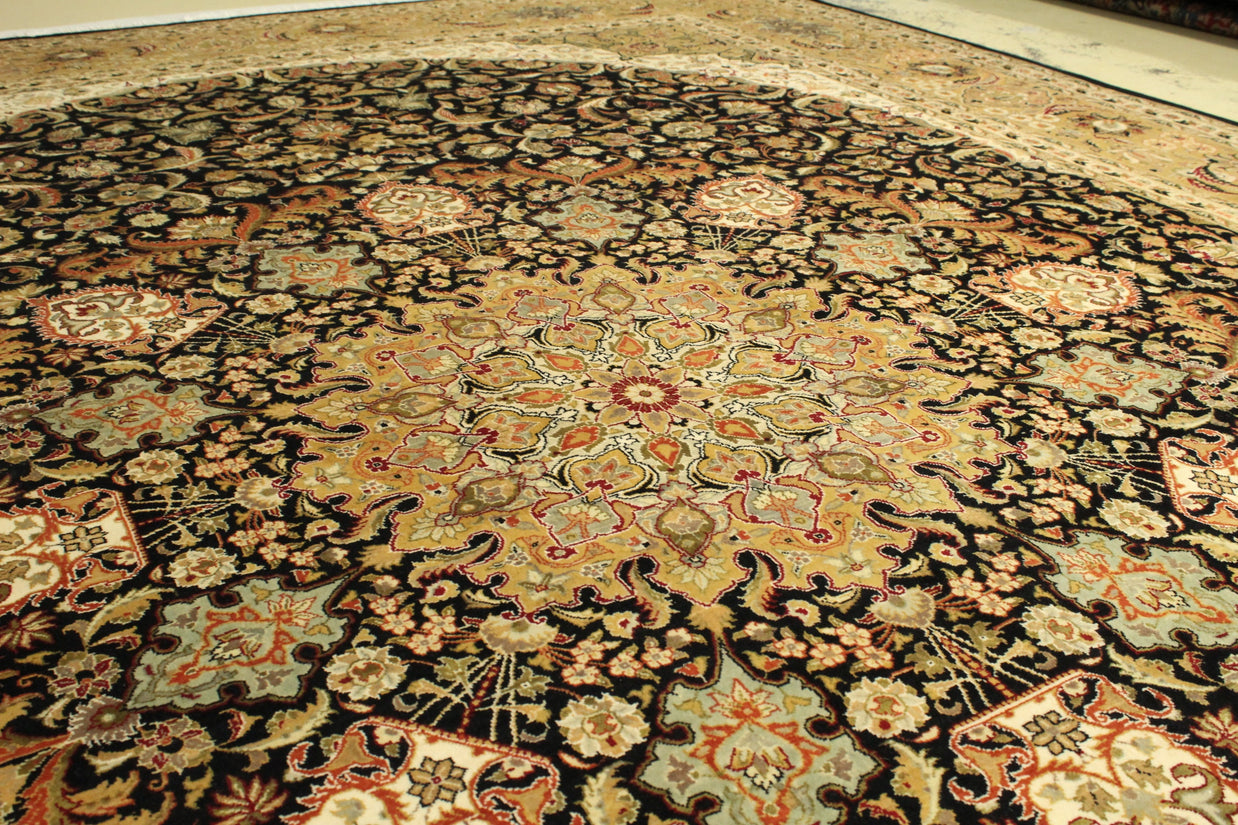 Kashmiri Rug - 379 cm x 272 cm
