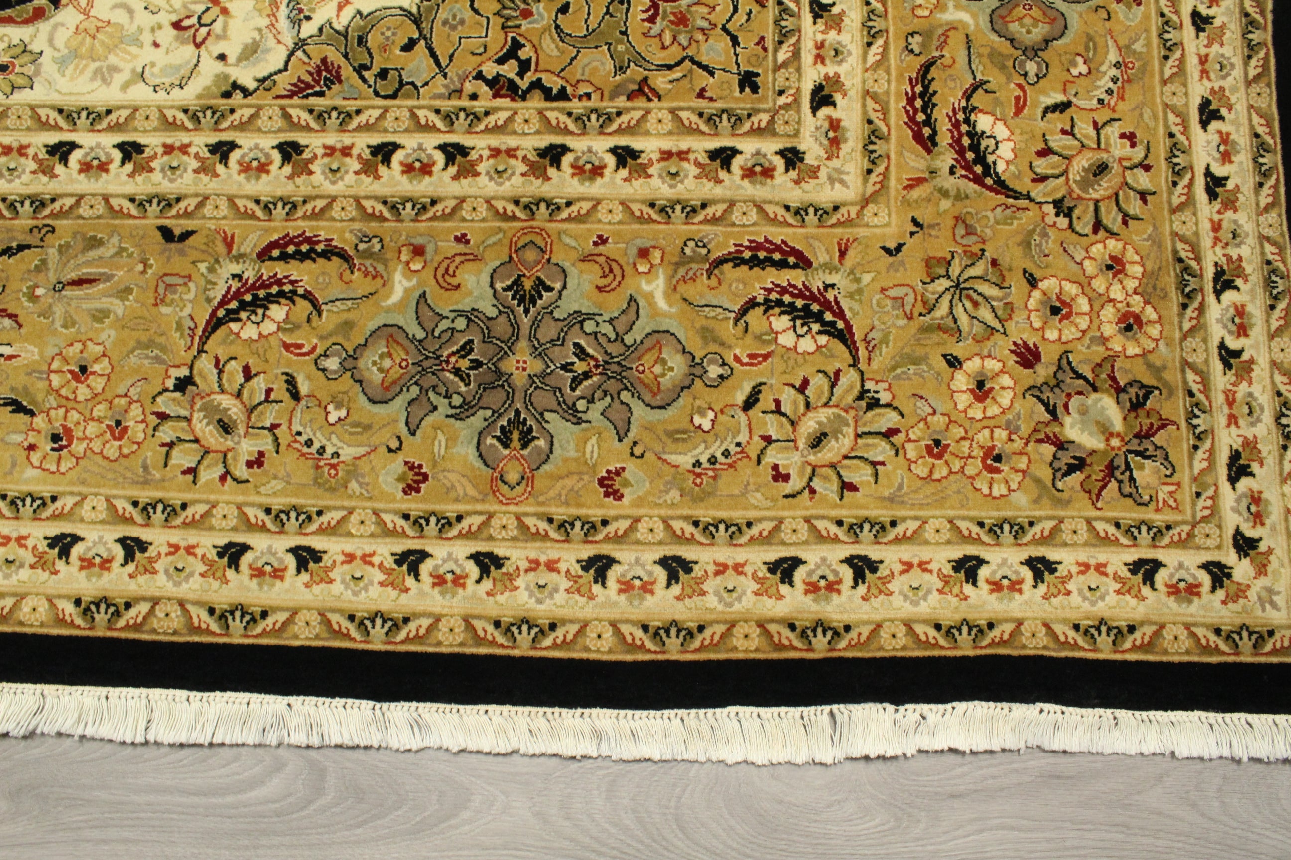 Kashmiri Rug - 379 cm x 272 cm