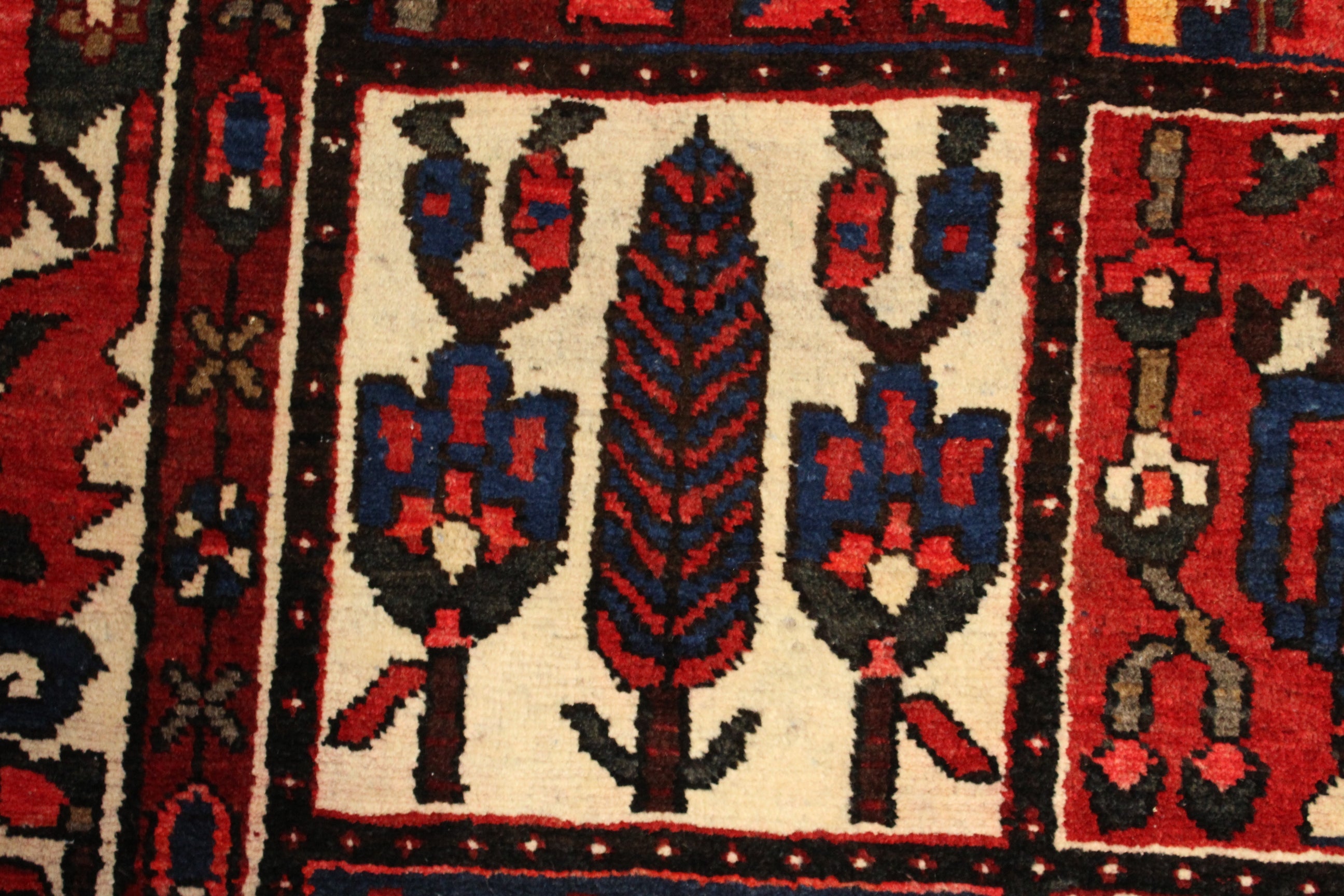 Bakhtiari Rug - 360 cm x 262 cm