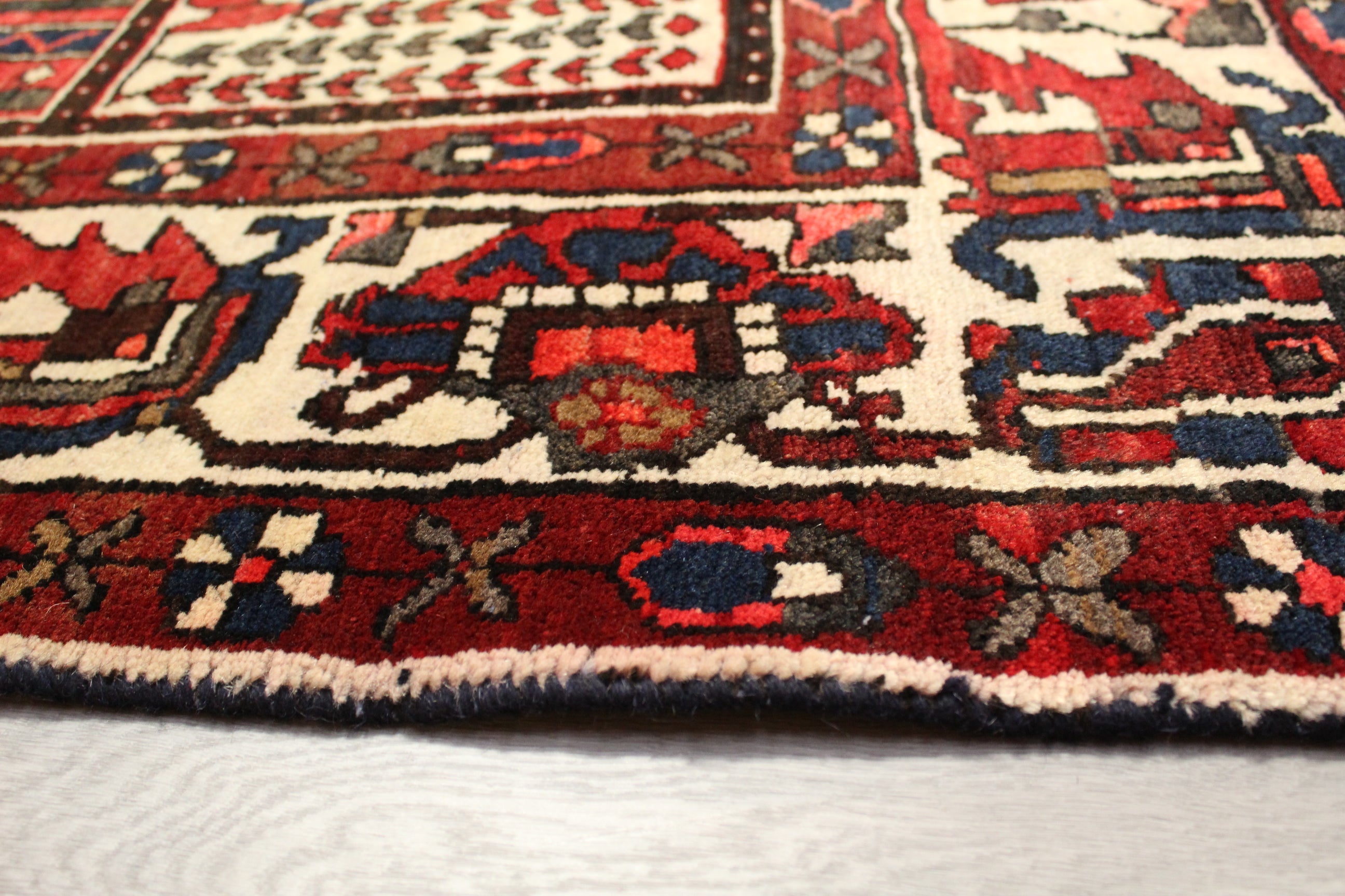 Bakhtiari Rug - 360 cm x 262 cm