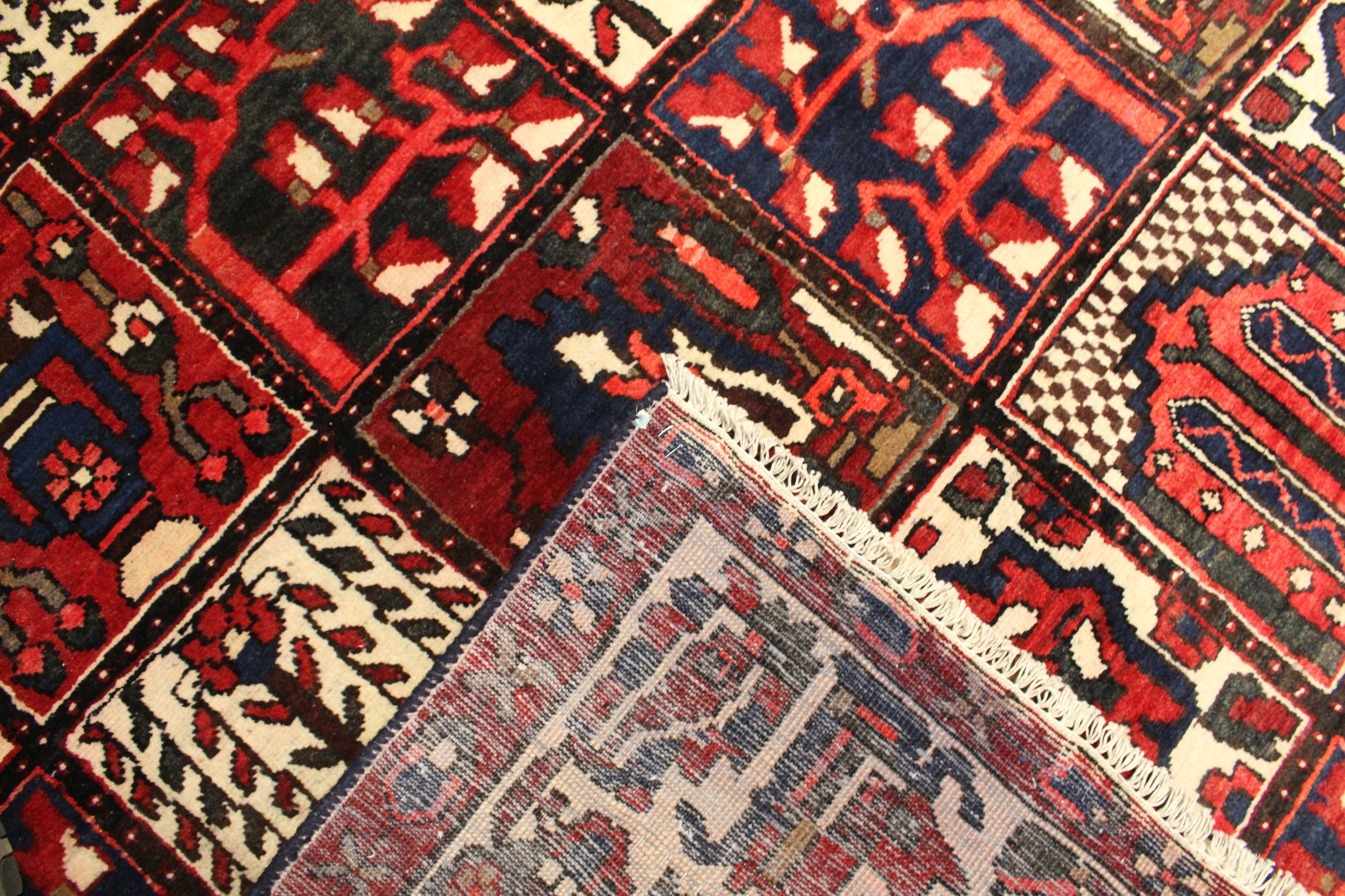 Bakhtiari Rug - 360 cm x 262 cm