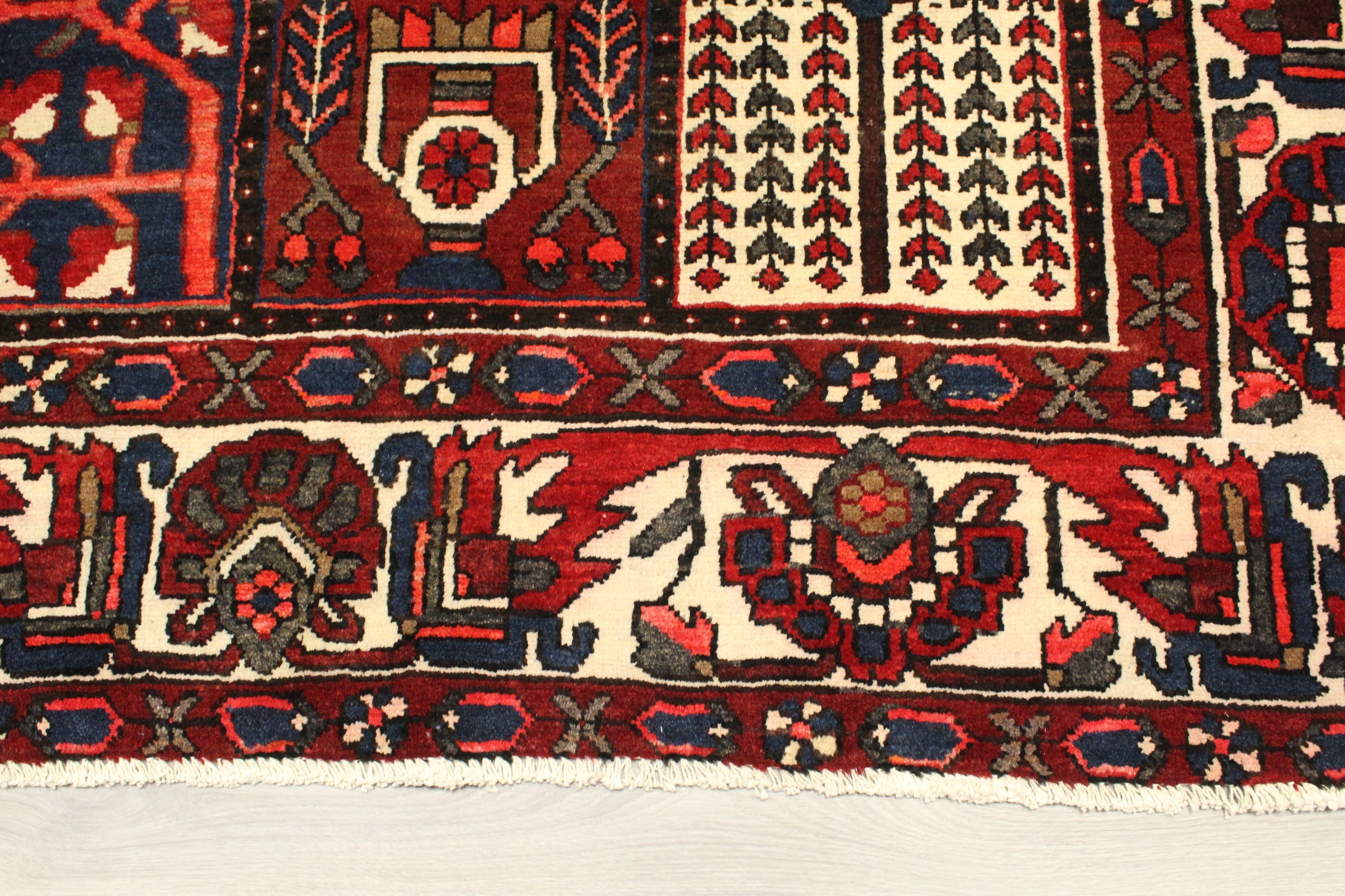 Bakhtiari Rug - 360 cm x 262 cm
