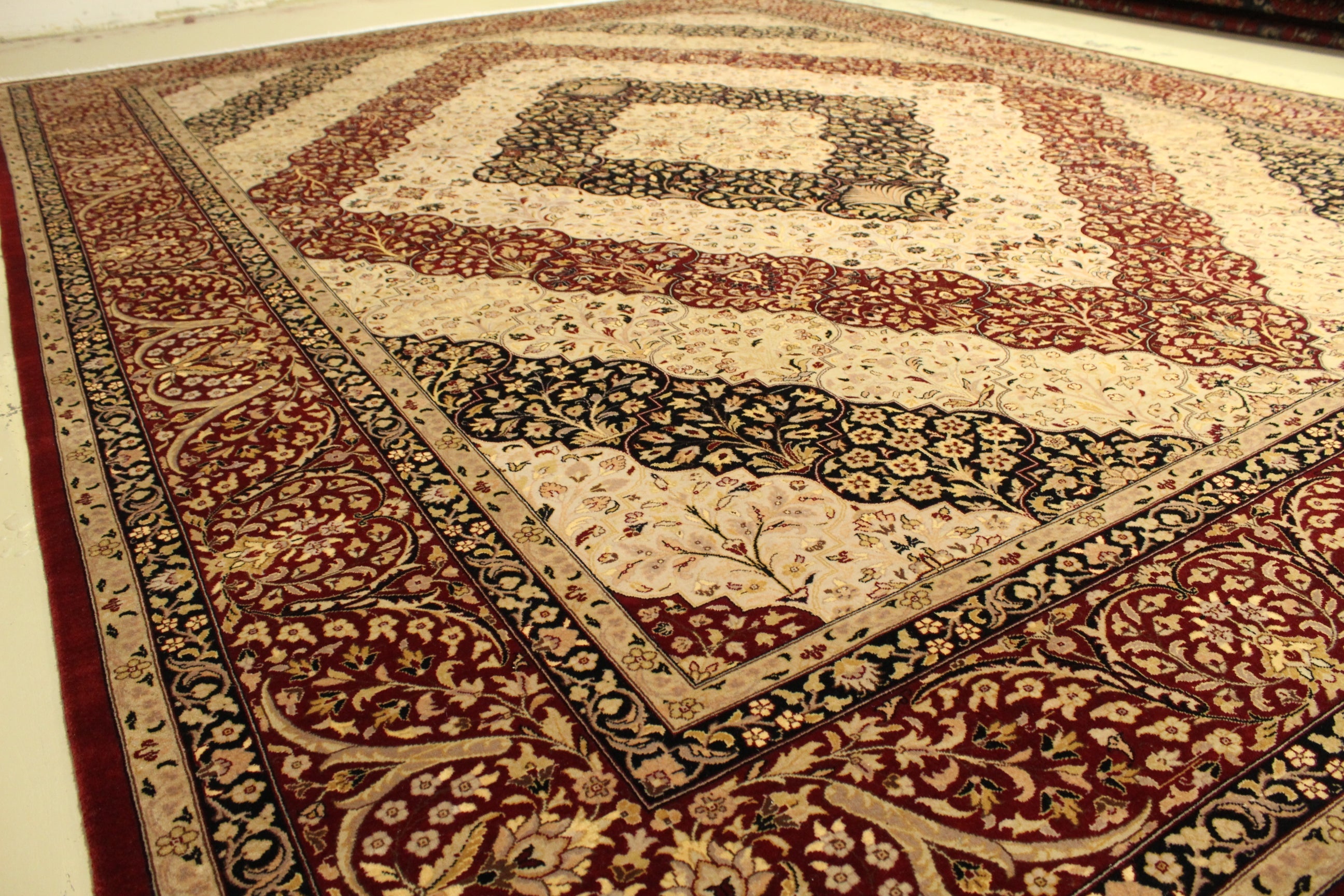 Kashmiri Rug - 370 cm x 276 cm