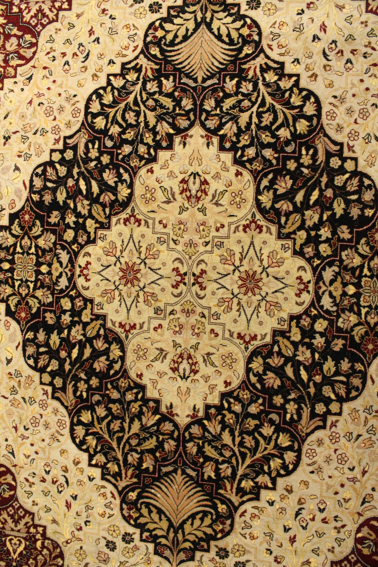 Kashmiri Rug - 370 cm x 276 cm