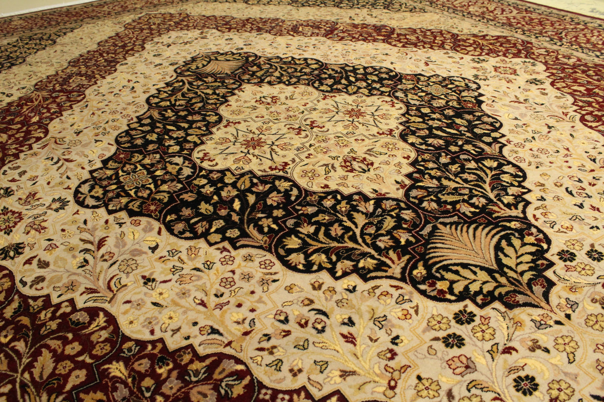 Kashmiri Rug - 370 cm x 276 cm
