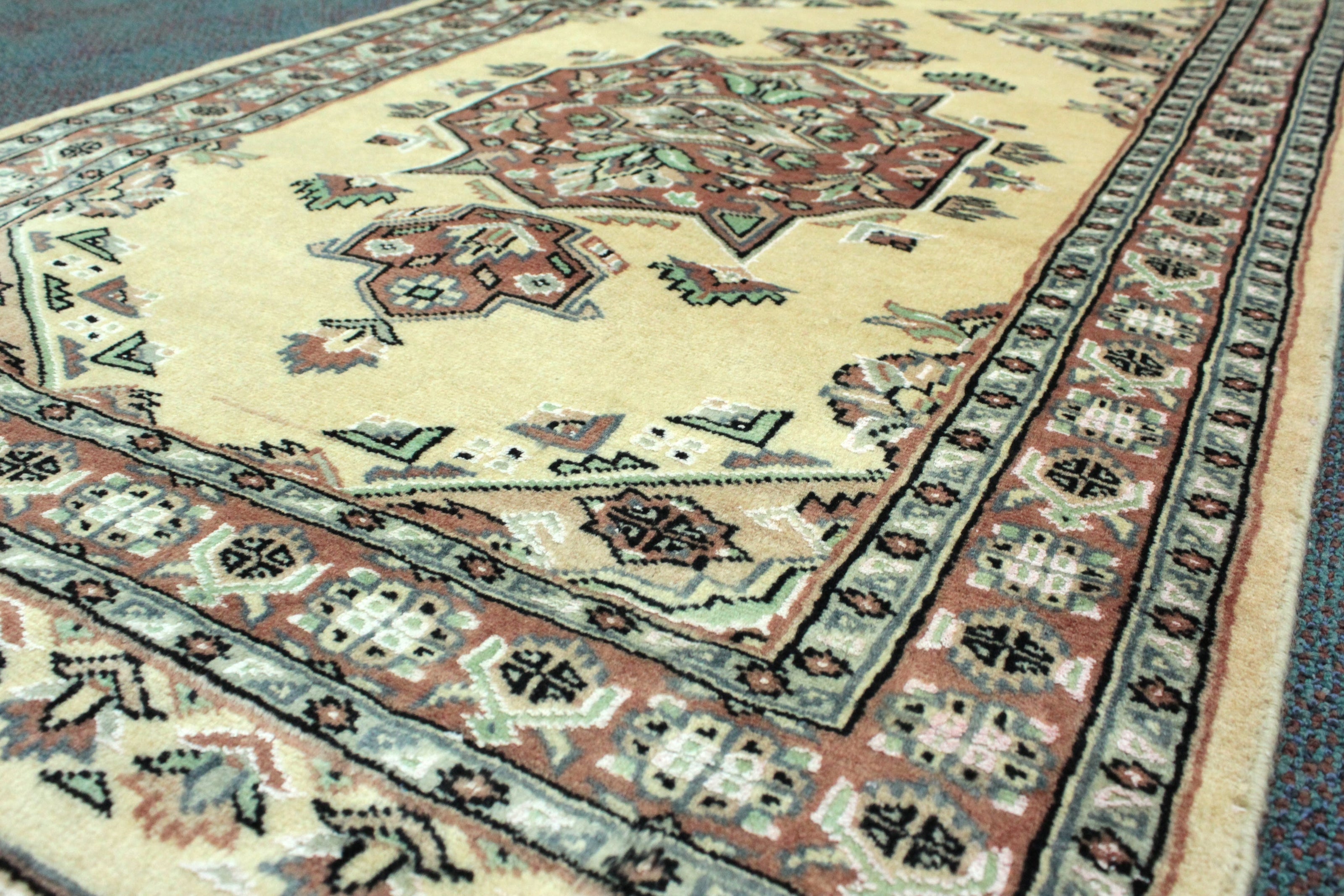 Jaldar Rug  - 324 cm x 81 cm