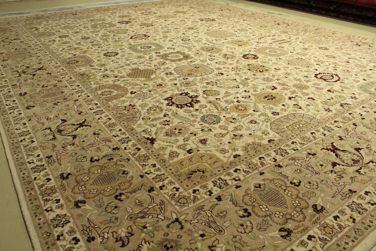 Kashmiri Rug - 366 cm x 275 cm