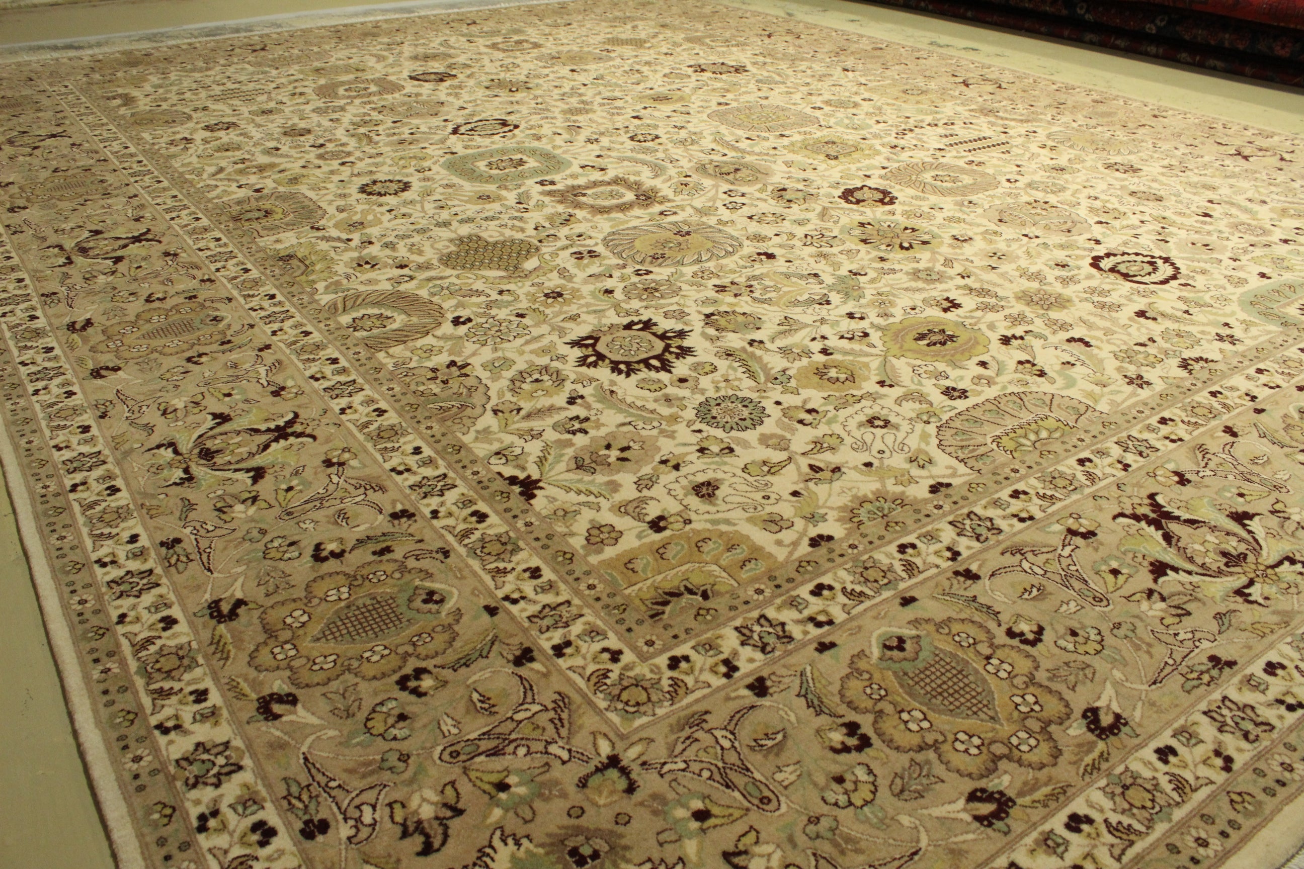 Kashmiri Rug - 366 cm x 275 cm