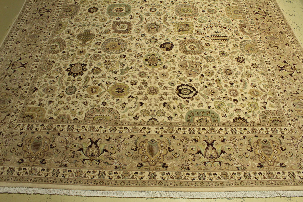 Kashmiri Rug - 366 cm x 275 cm