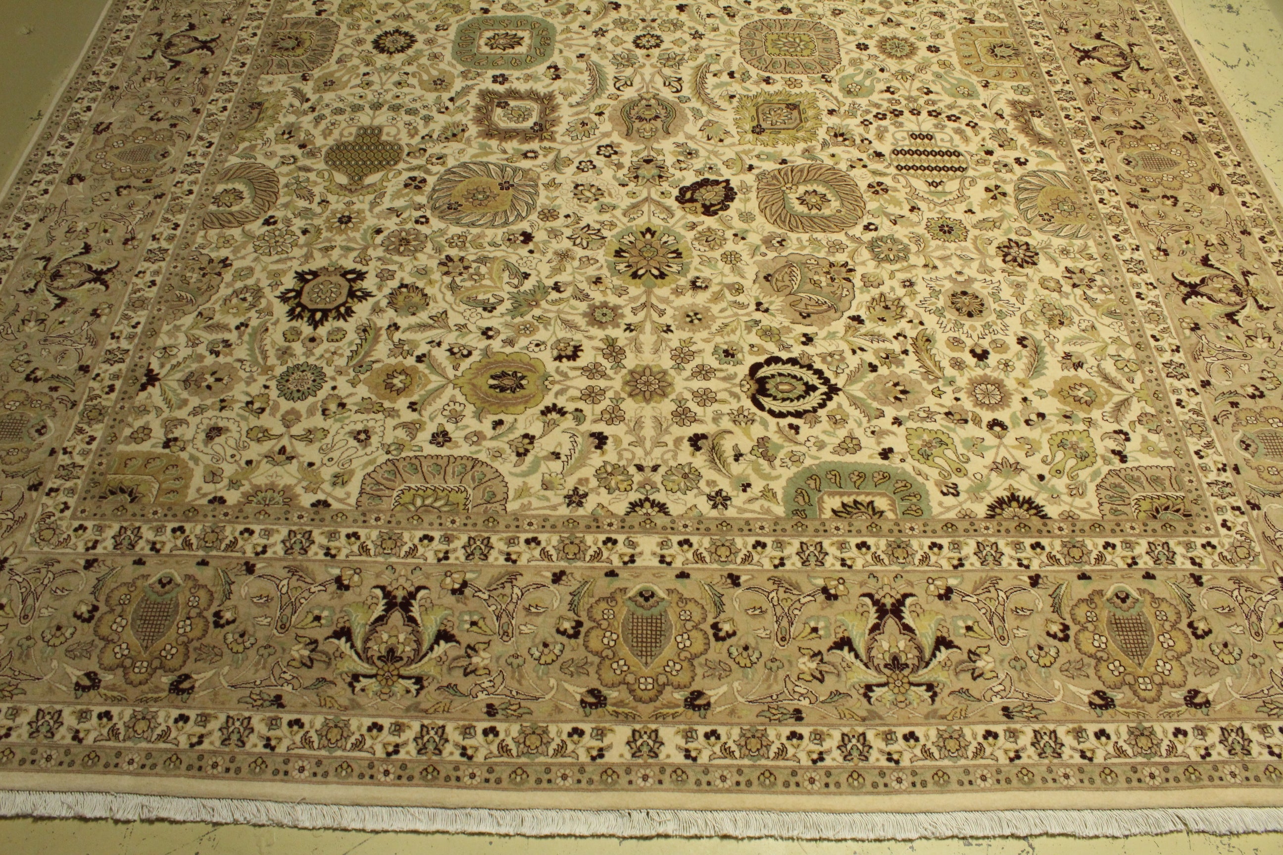 Kashmiri Rug - 366 cm x 275 cm