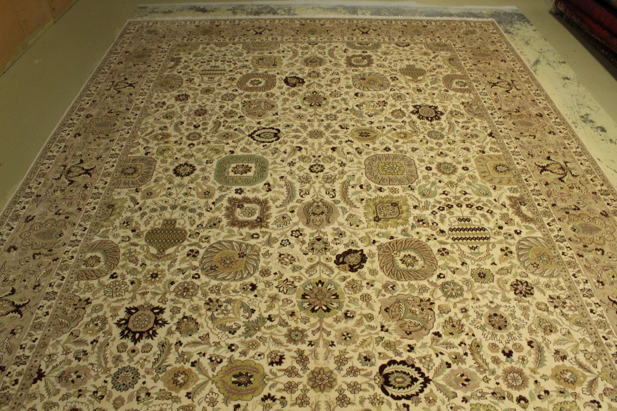 Kashmiri Rug - 366 cm x 275 cm