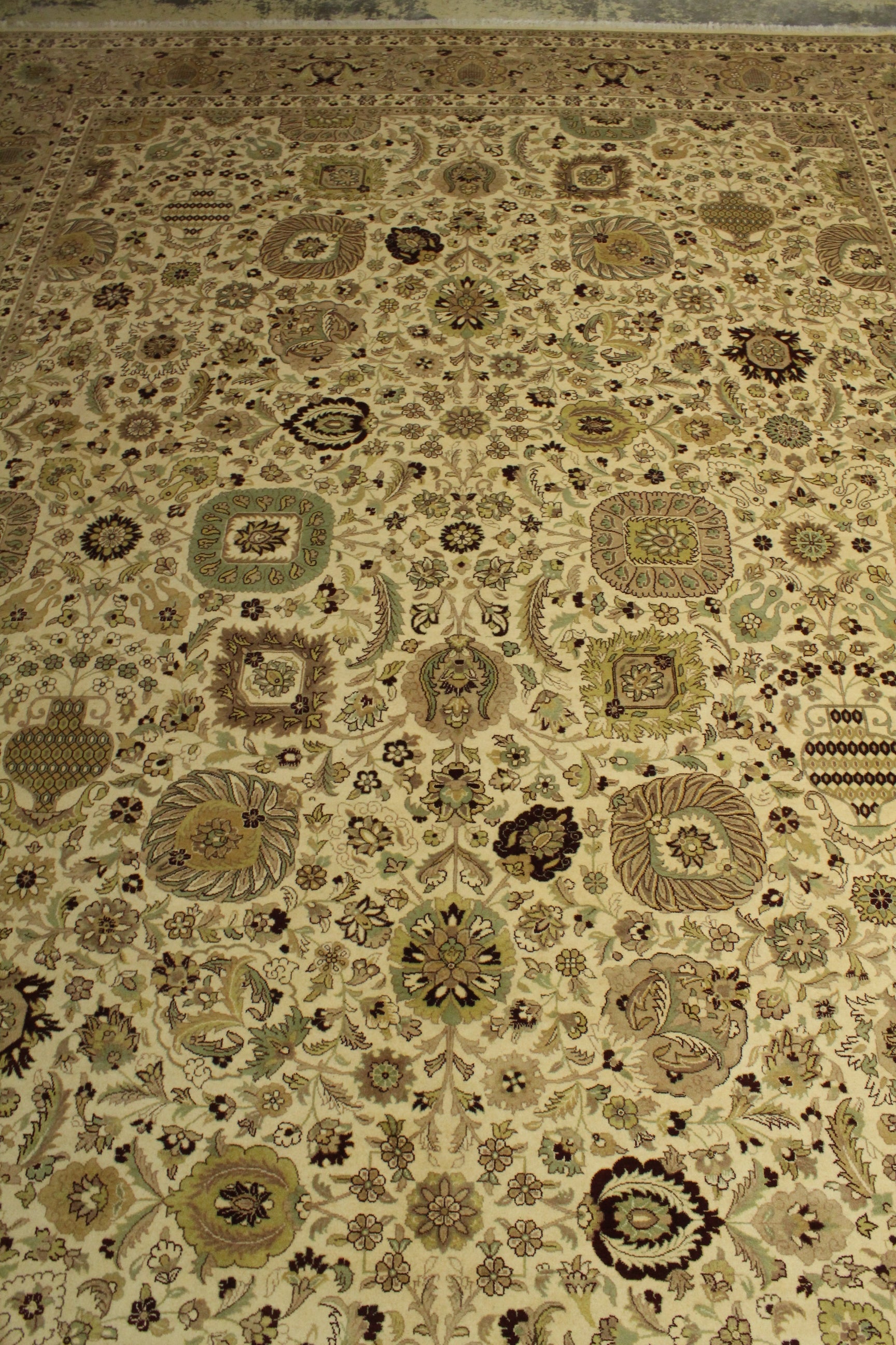 Kashmiri Rug - 366 cm x 275 cm