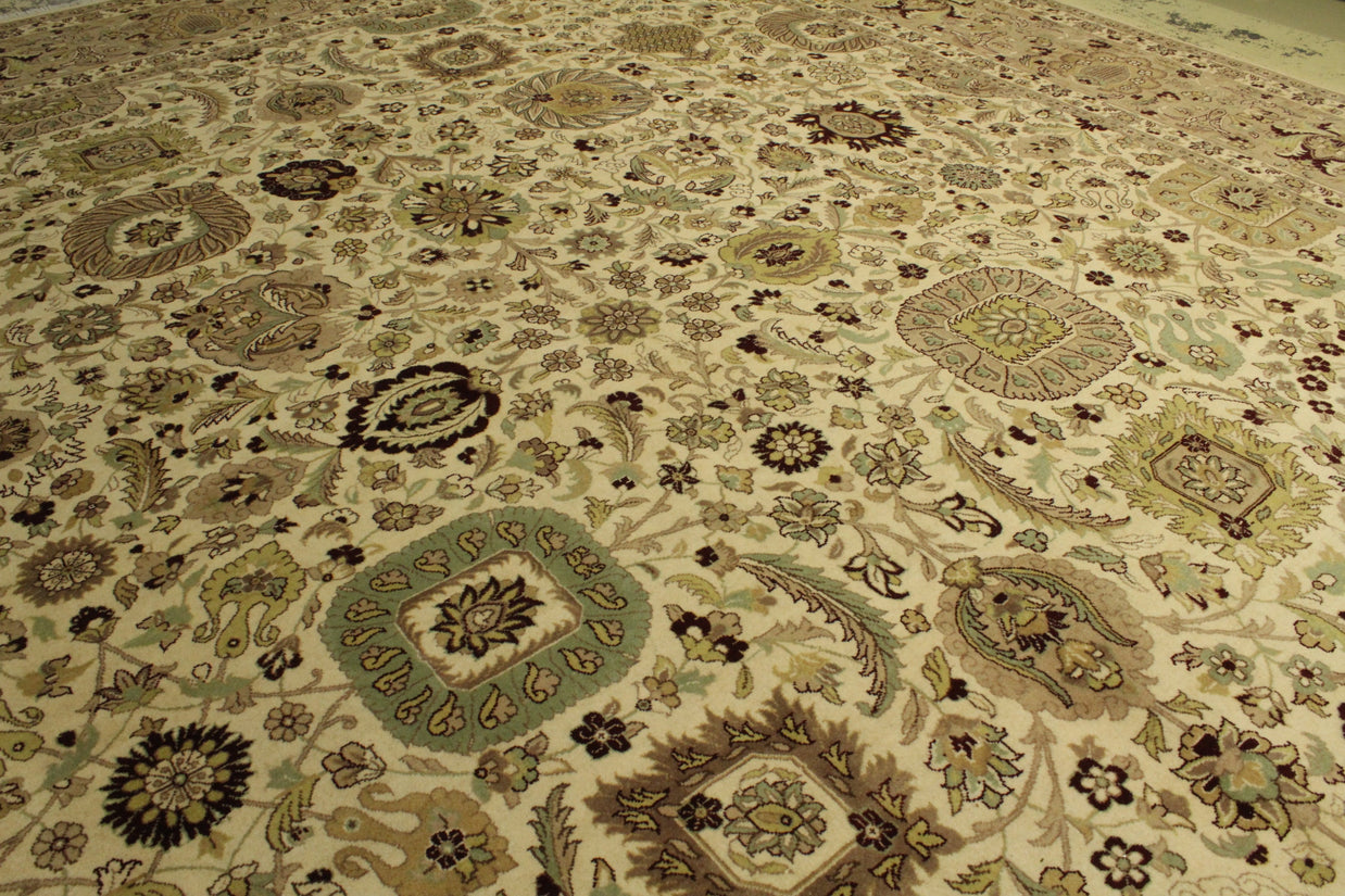 Kashmiri Rug - 366 cm x 275 cm