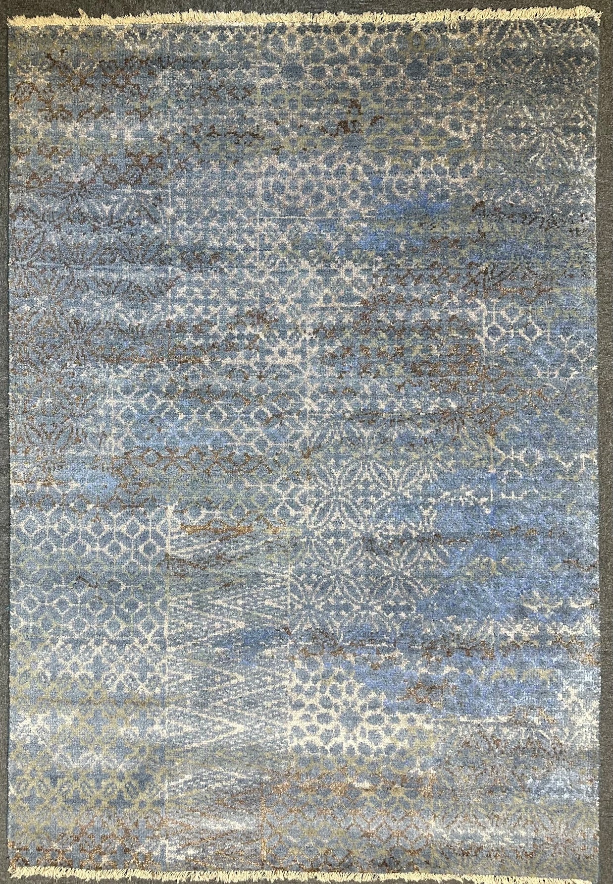 Hand knotted Modern Indian 200x133cm