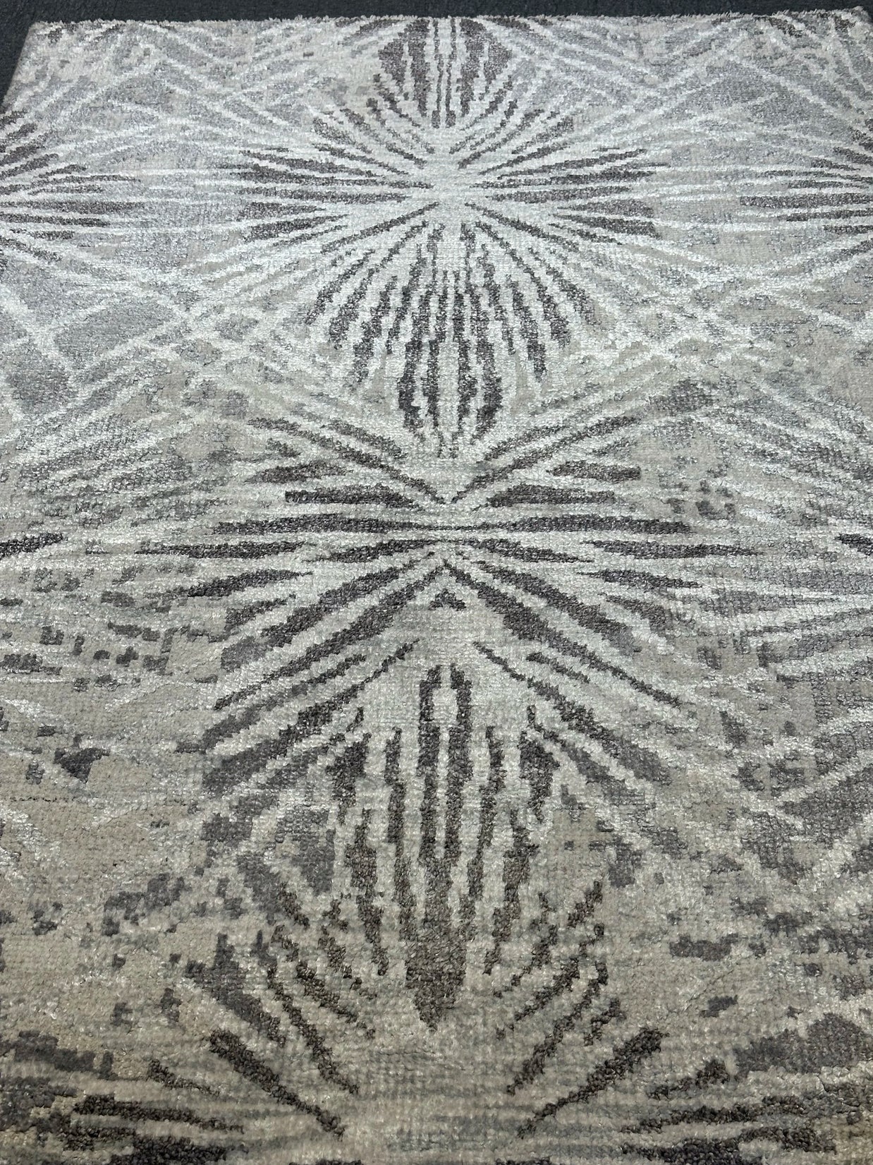 Modern Indian Hand made Rug 200x135