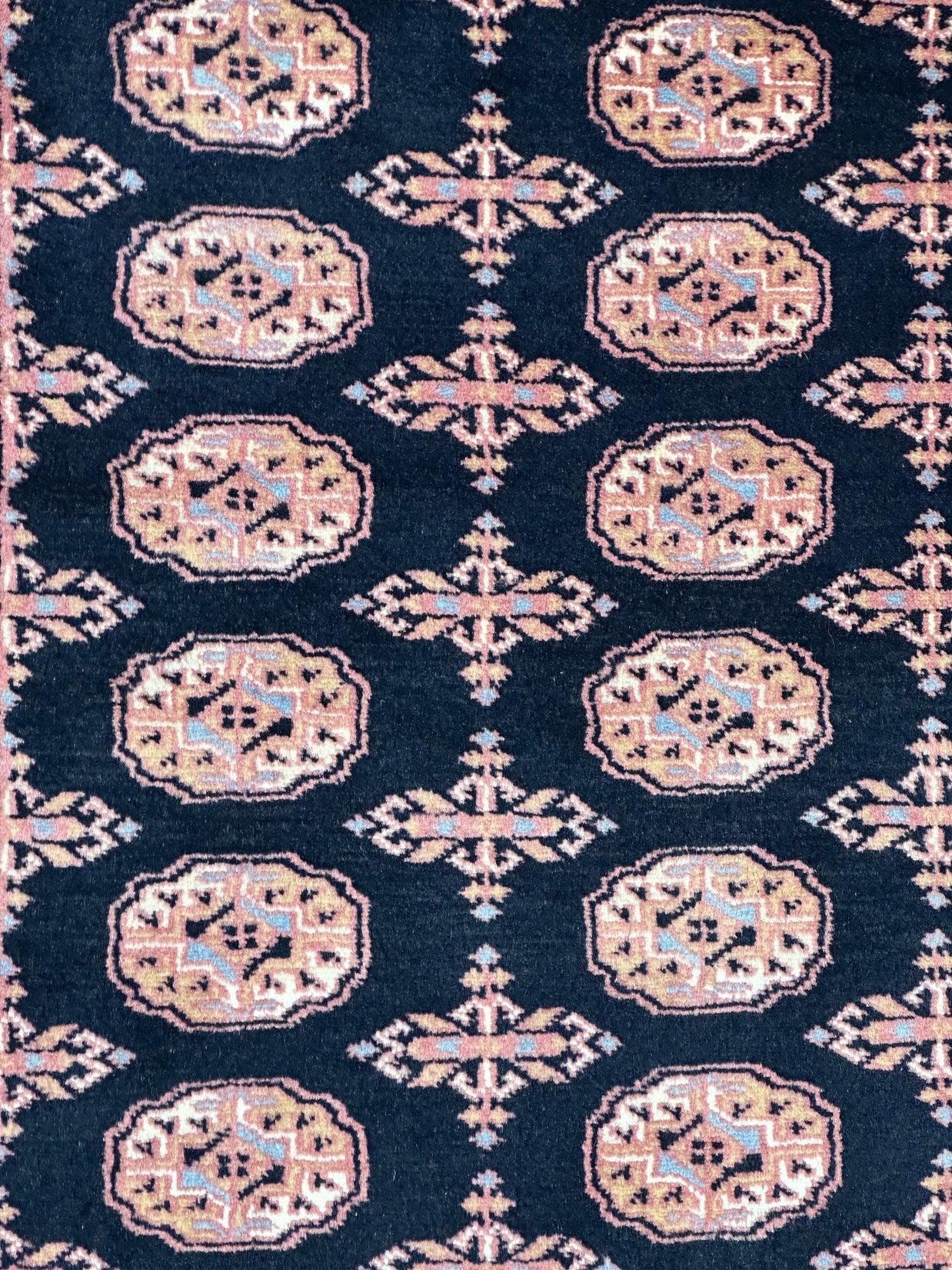 Bohkara hand knotted Pakistan 196x139cm