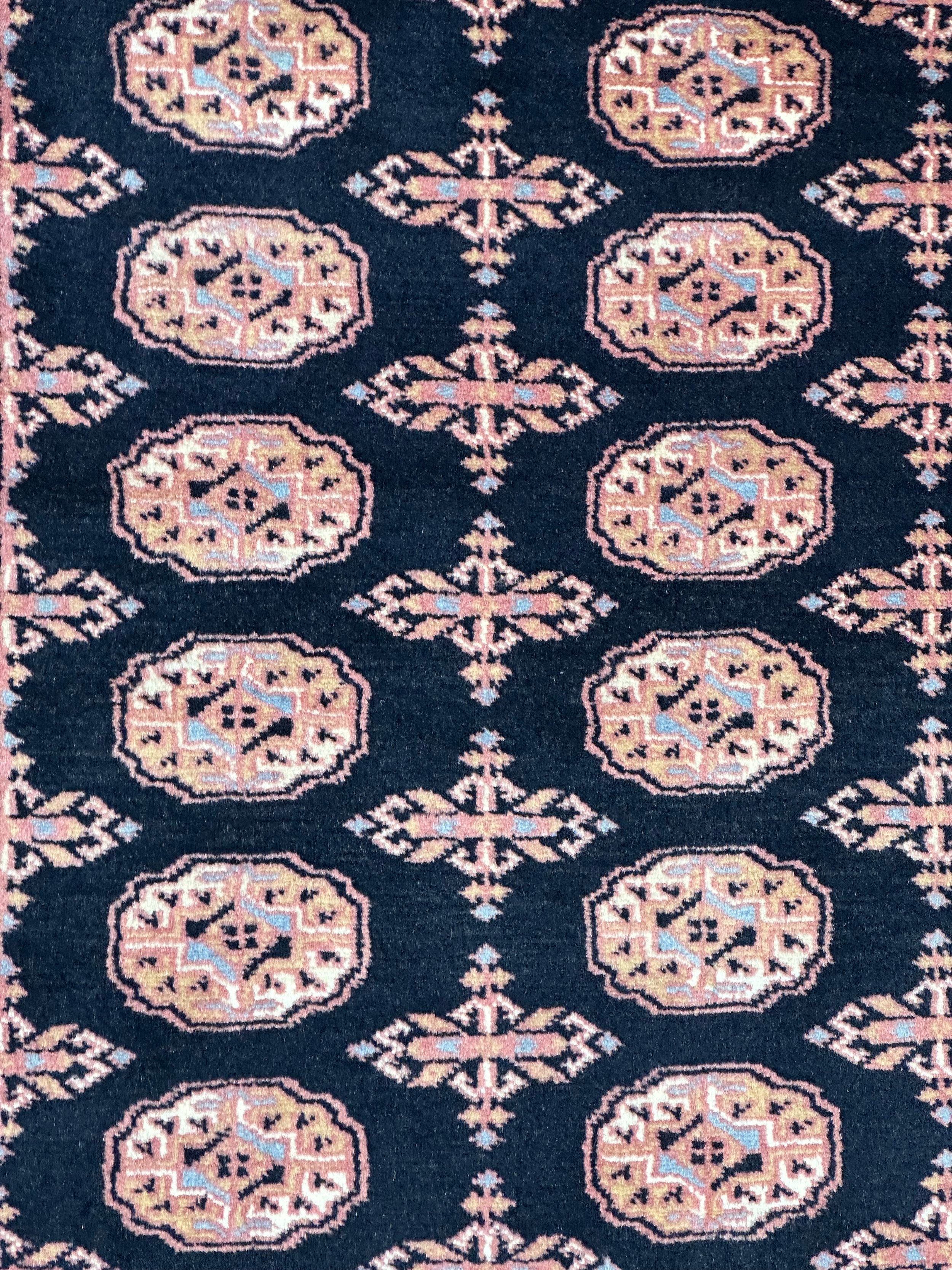 Bohkara hand knotted Pakistan 196x139cm