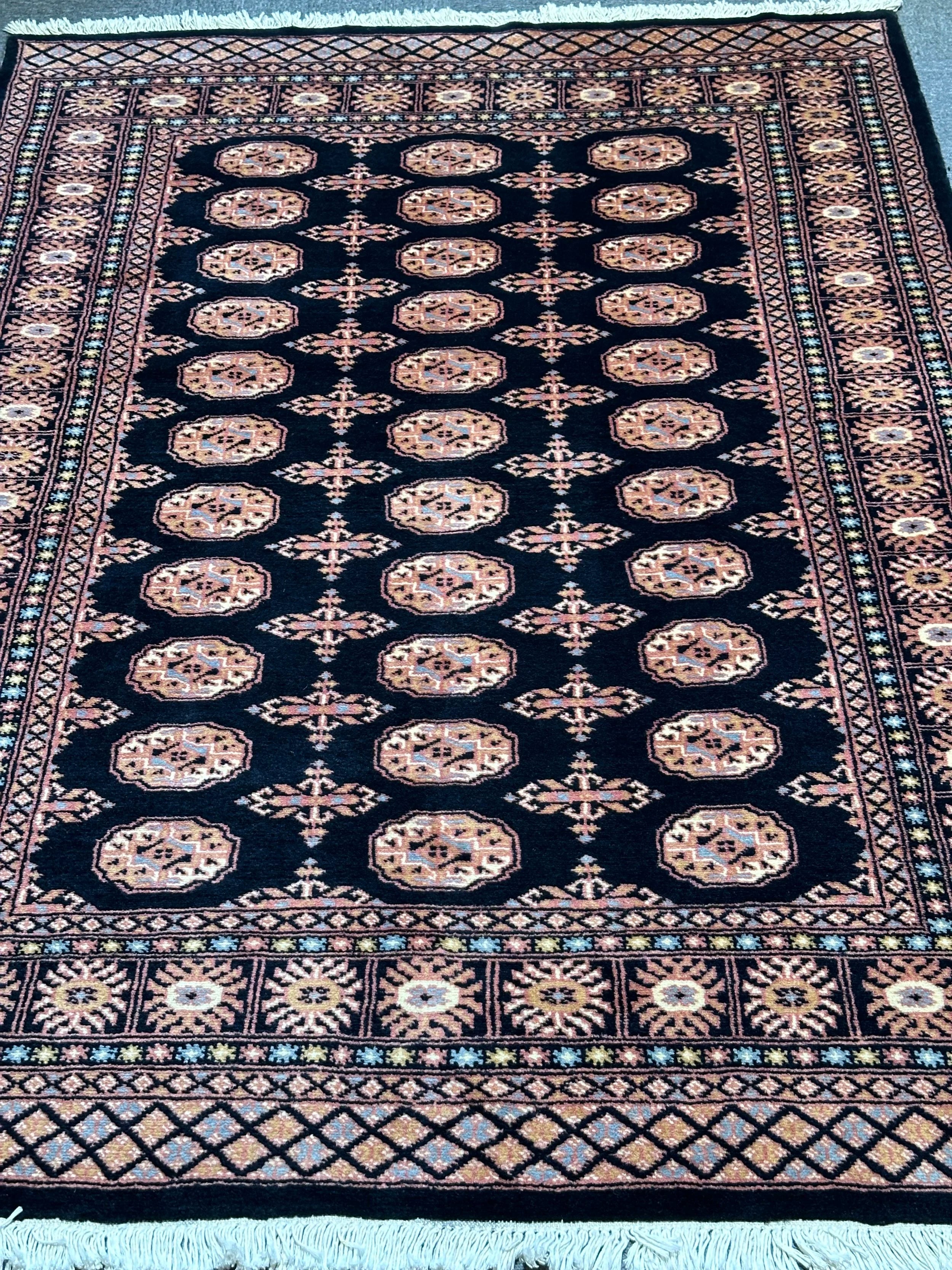 Bohkara hand knotted Pakistan 196x139cm