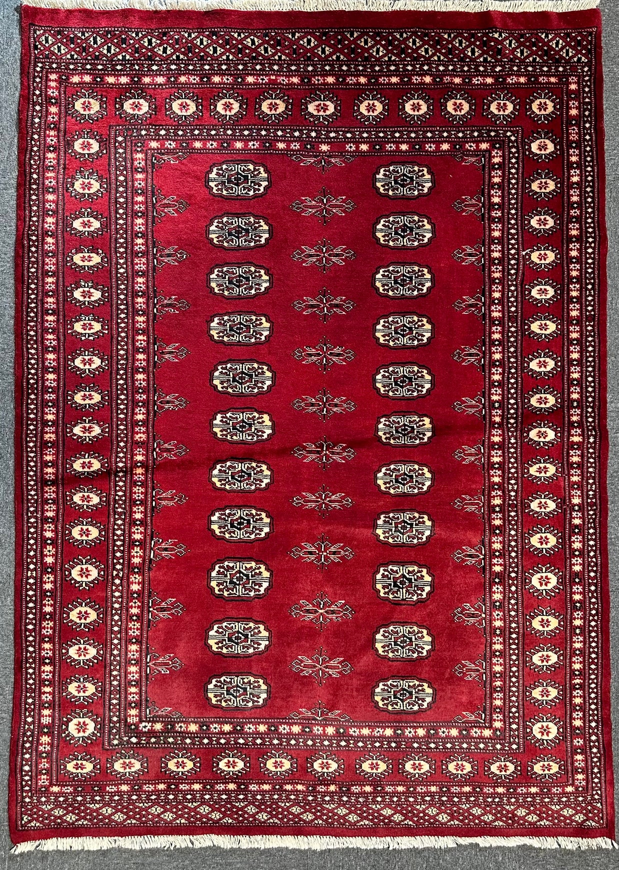 Fine Bohkara hand knotted Pakistan 190x137cm