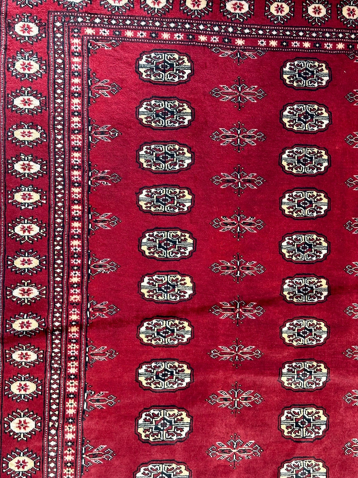 Fine Bohkara hand knotted Pakistan 190x137cm