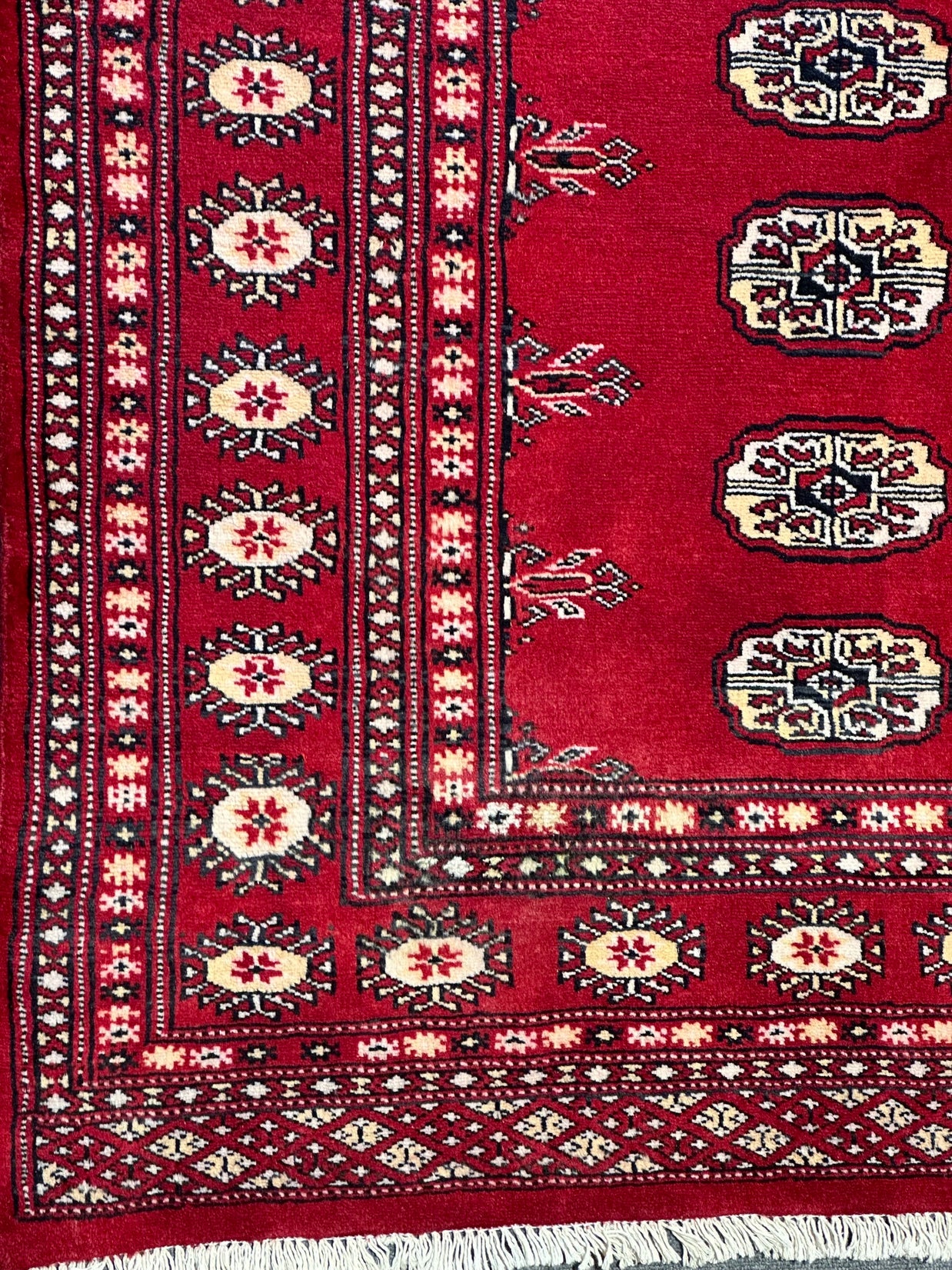Fine Bohkara hand knotted Pakistan 190x137cm