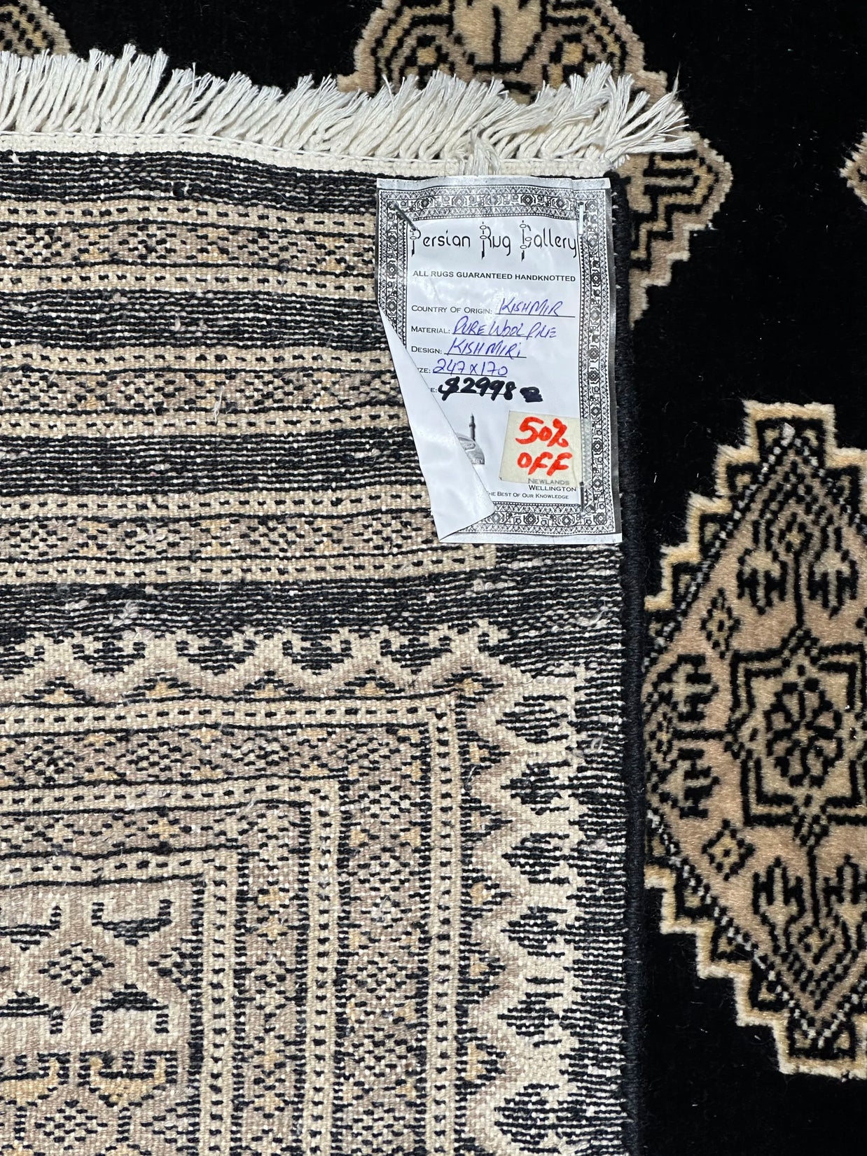 Fine Kashmiri Wool & silk highlights pile