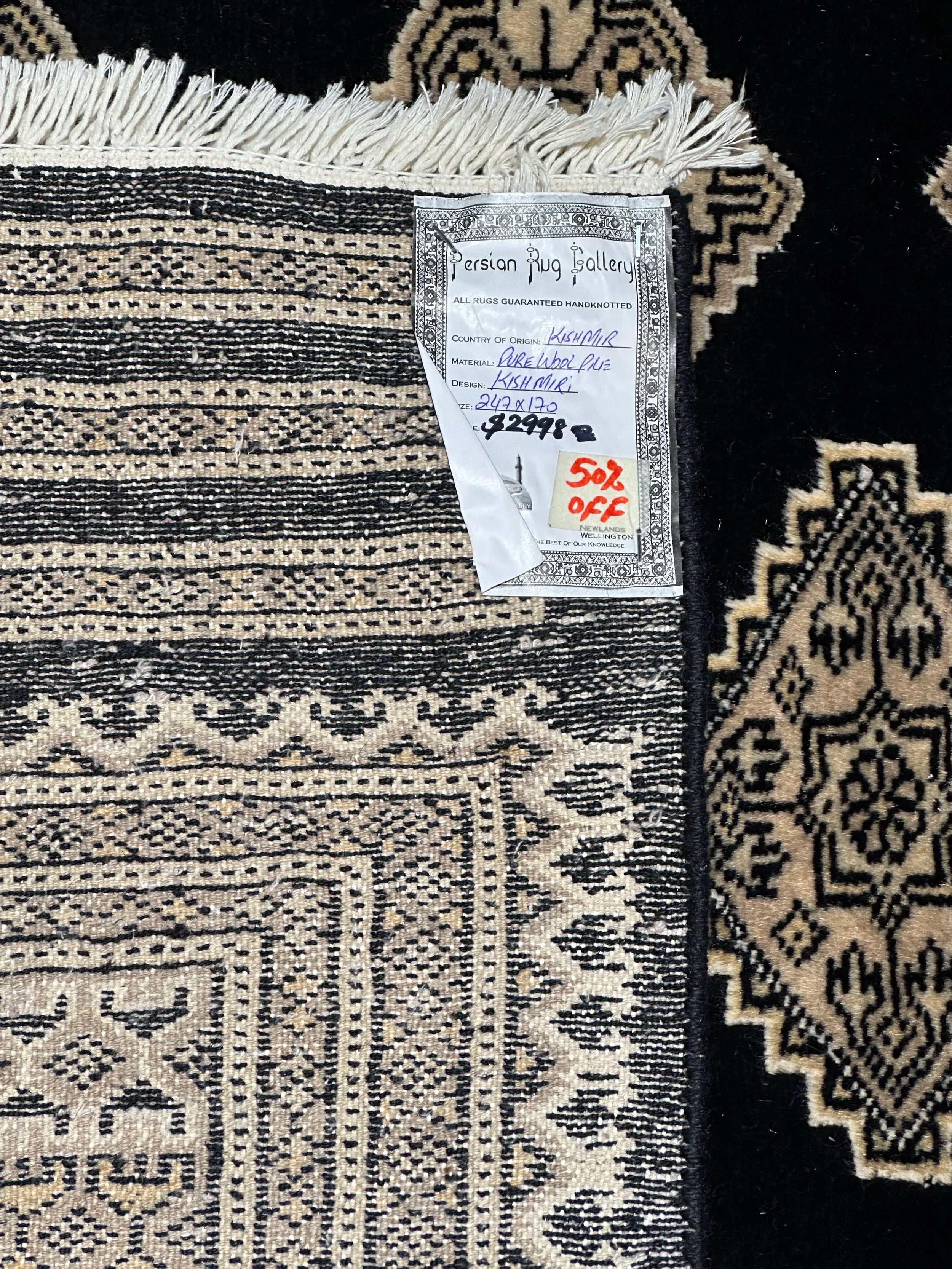 Fine Kashmiri Wool & silk highlights pile