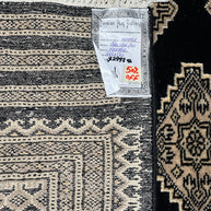 Fine Kashmiri Wool & silk highlights pile