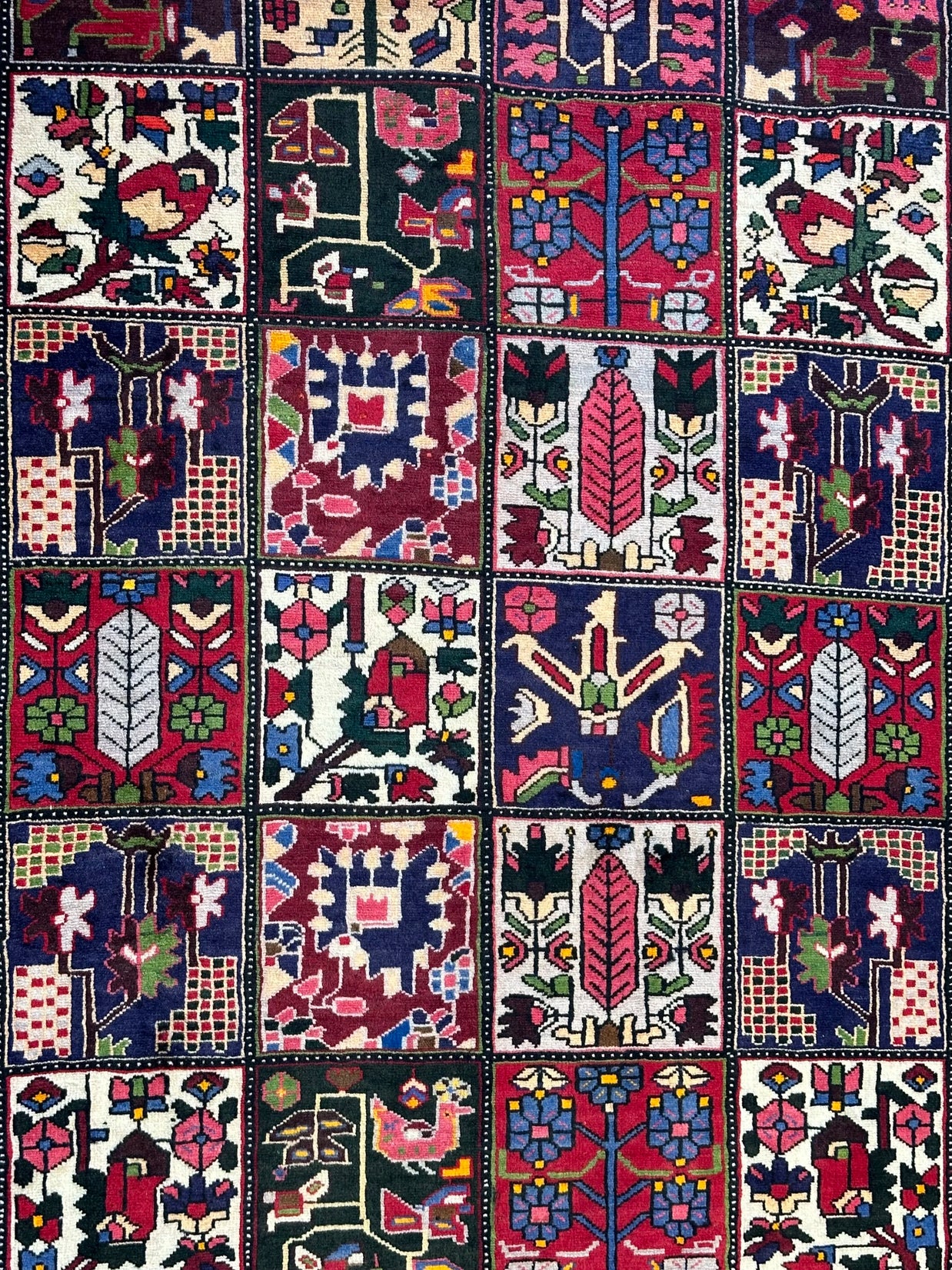 Antique Persian Bahktiari Area Rug, 255x172cm