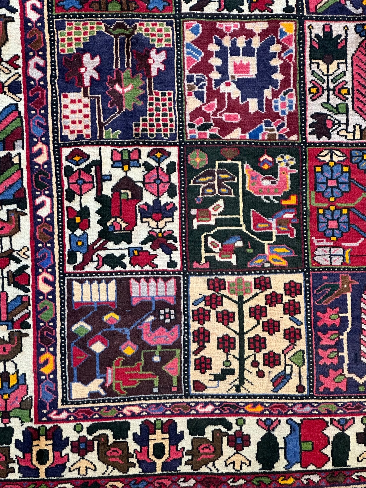 Antique Persian Bahktiari Area Rug, 255x172cm
