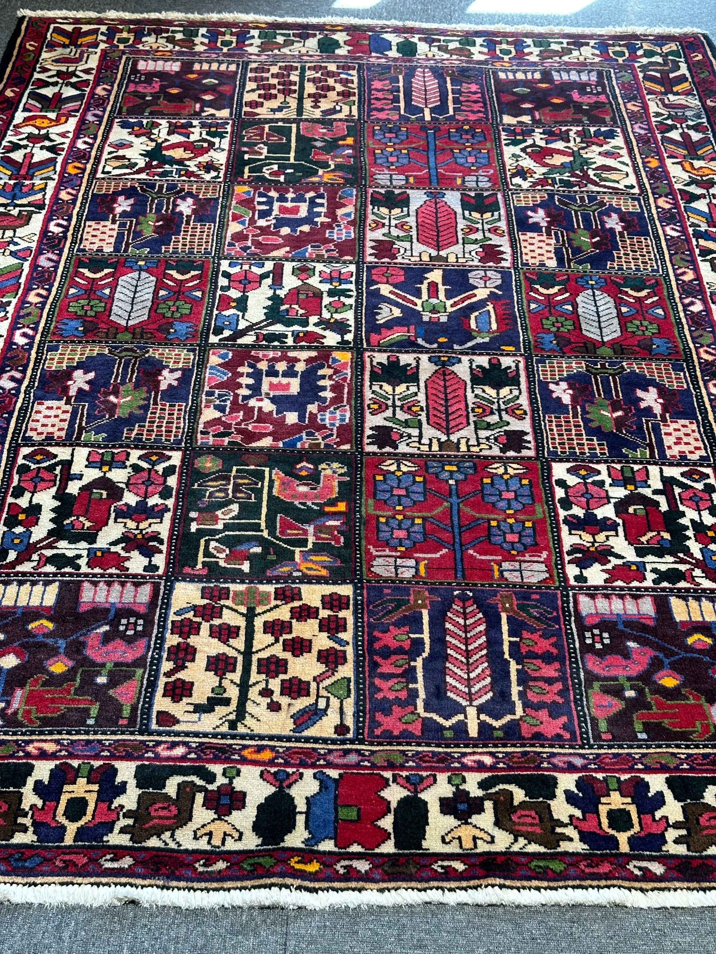 Antique Persian Bahktiari Area Rug, 255x172cm