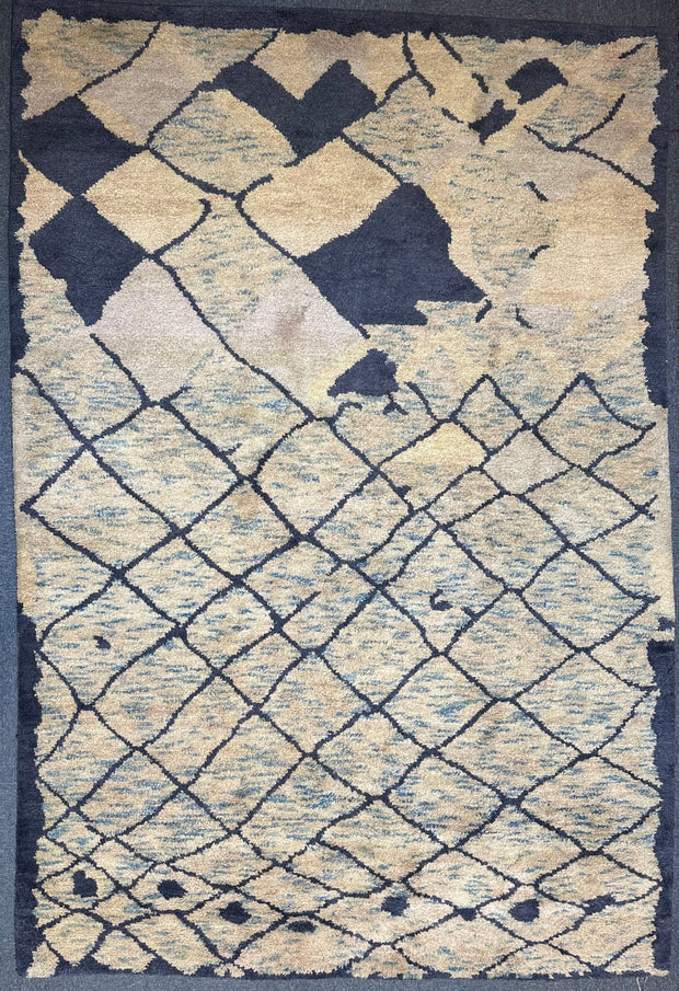 Hand Knotted woollen rug Moroccan design from India