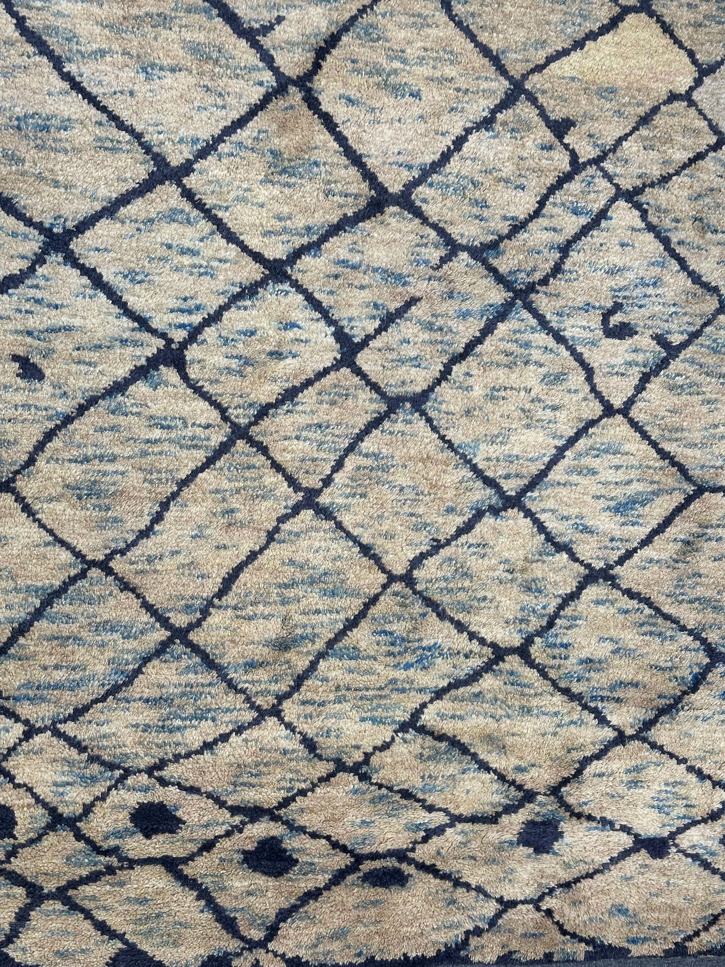 Hand Knotted woollen rug Moroccan design from India