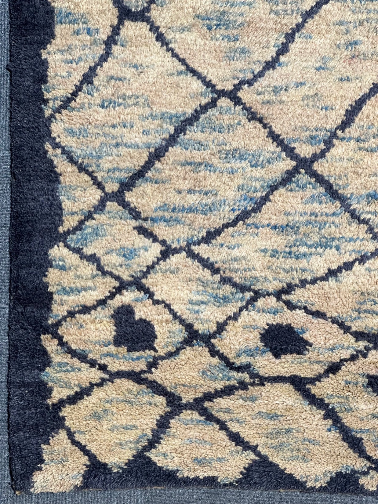 Hand Knotted woollen rug Moroccan design from India