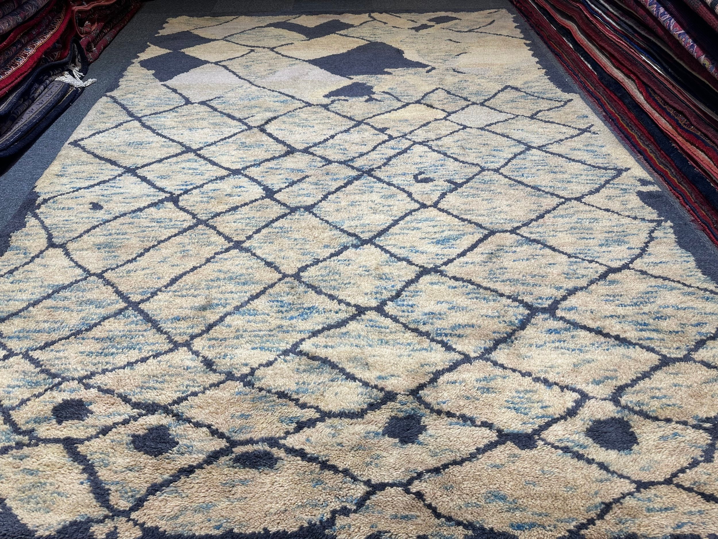 Hand Knotted woollen rug Moroccan design from India