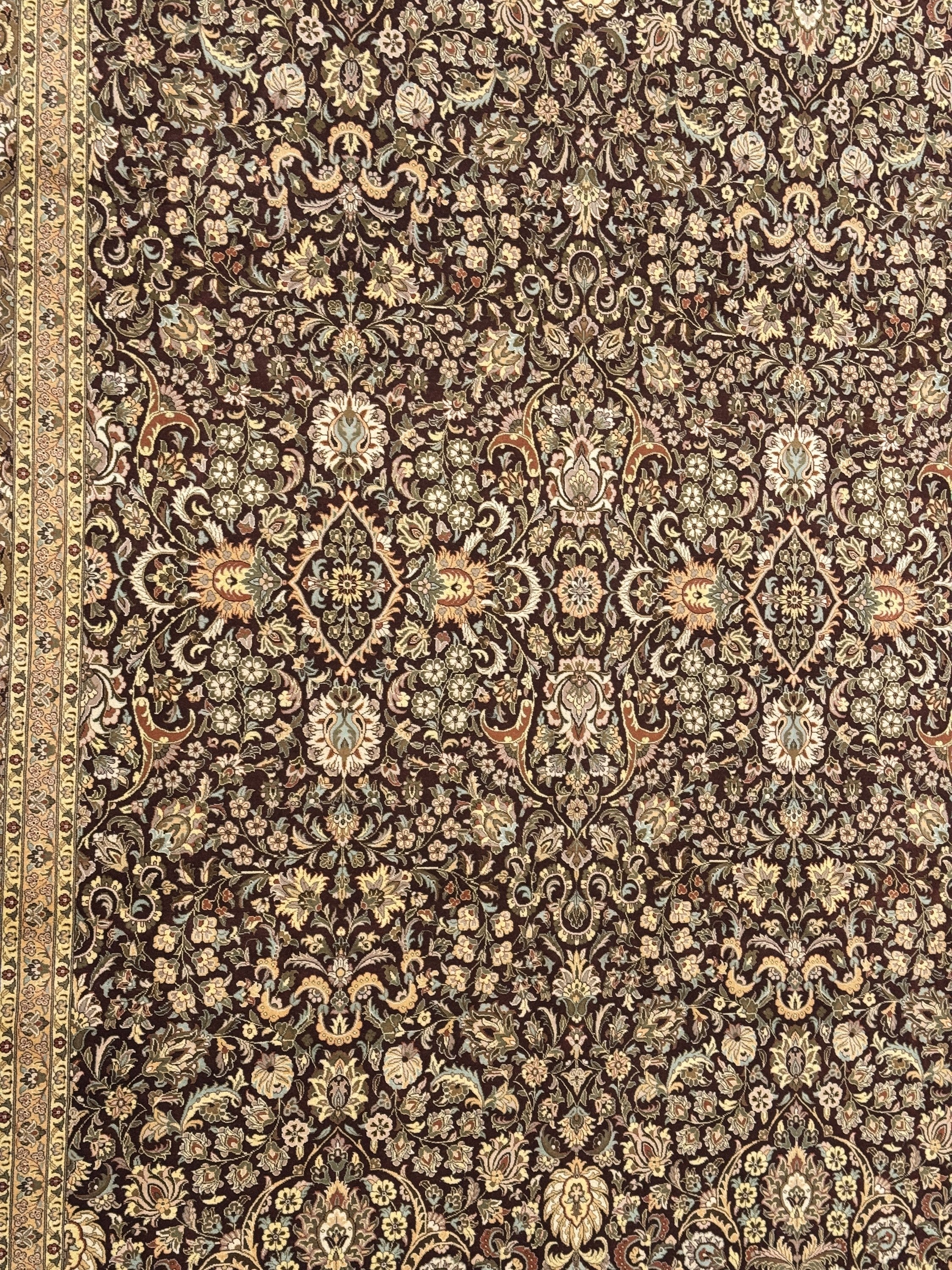 Kashmiri Rug - 371 cm x 280 cm