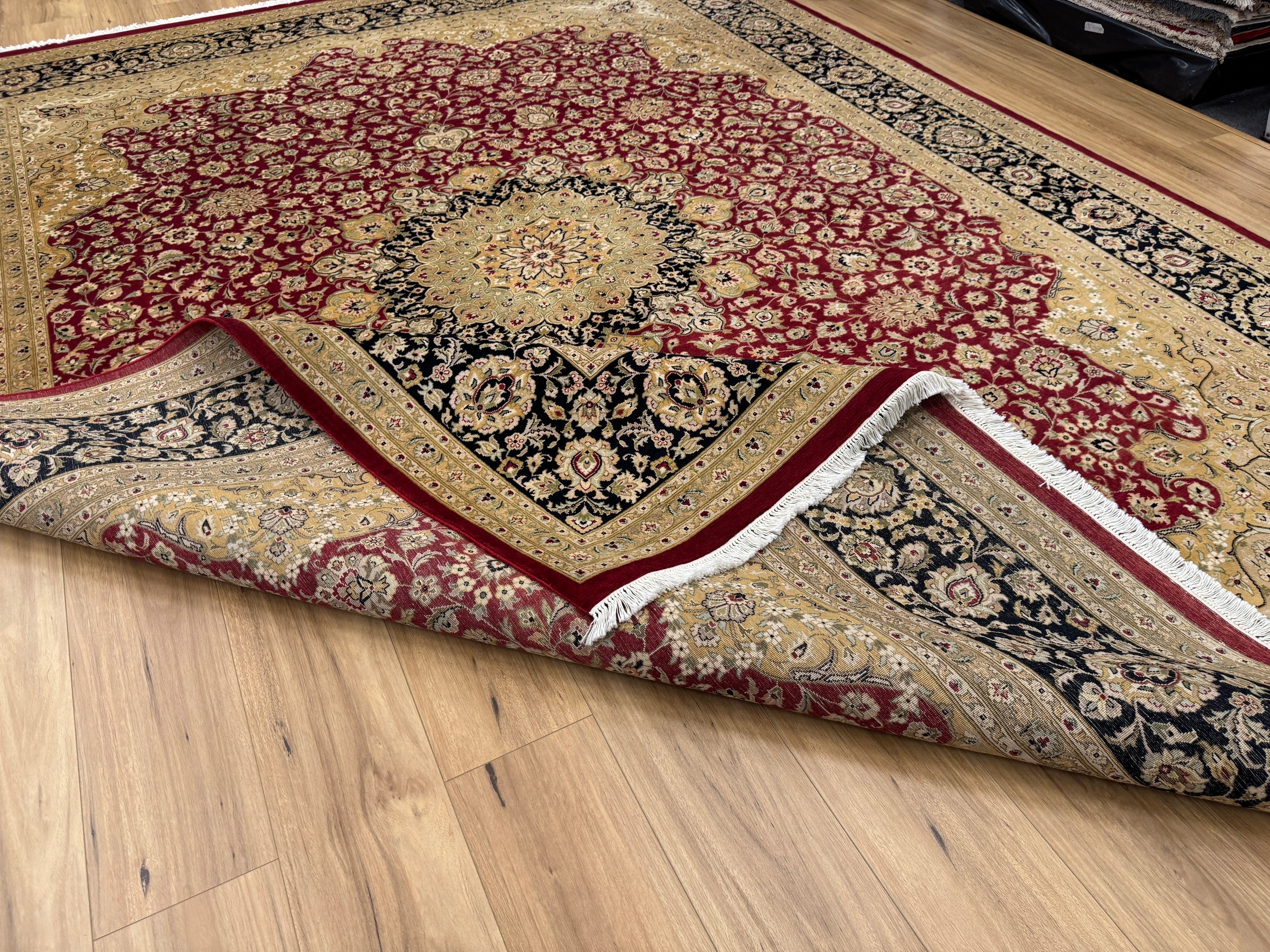 Kashmiri Rug - 359 cm x 276 cm