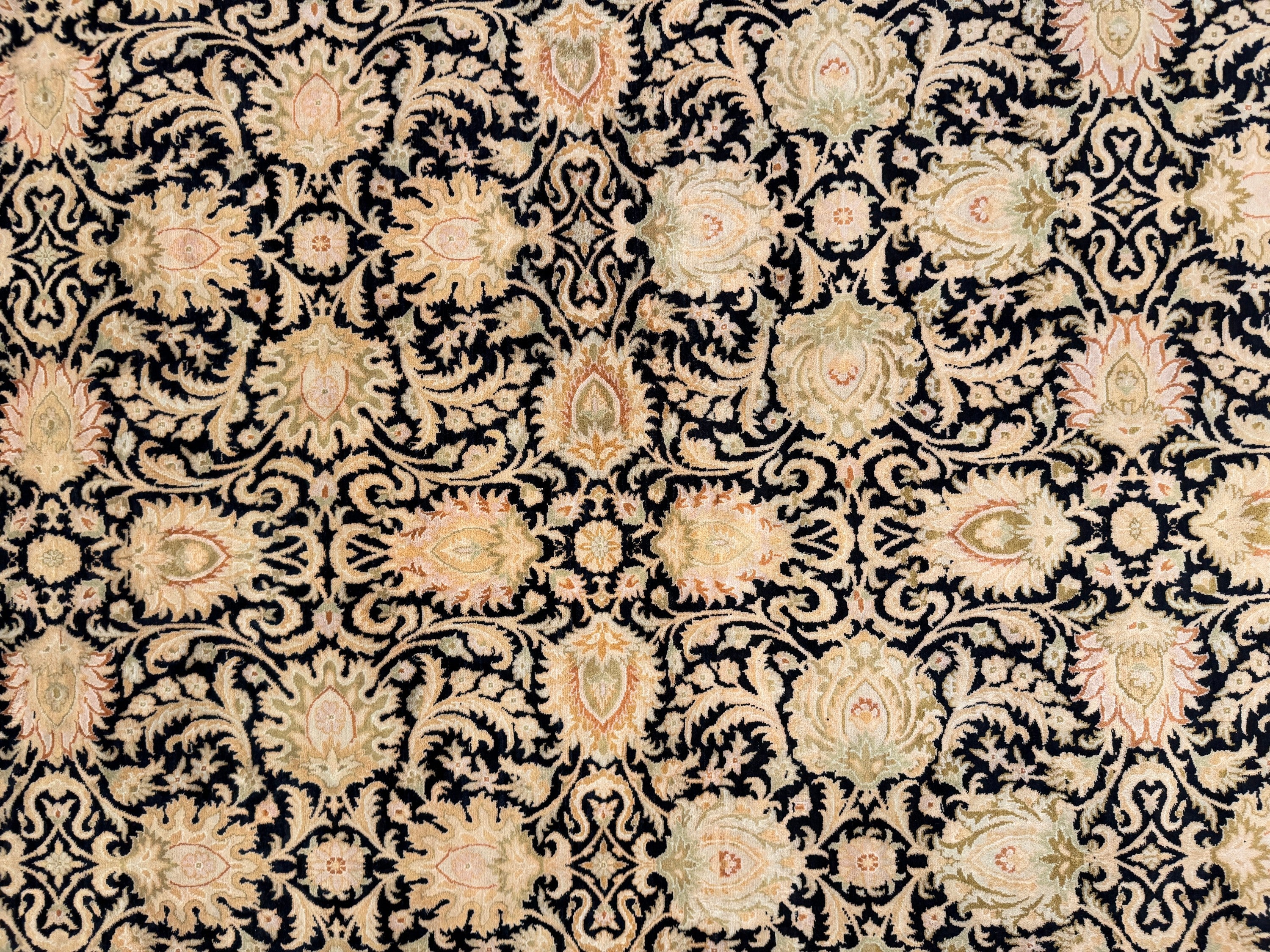 Kashmiri Rug - 322 cm x 245 cm