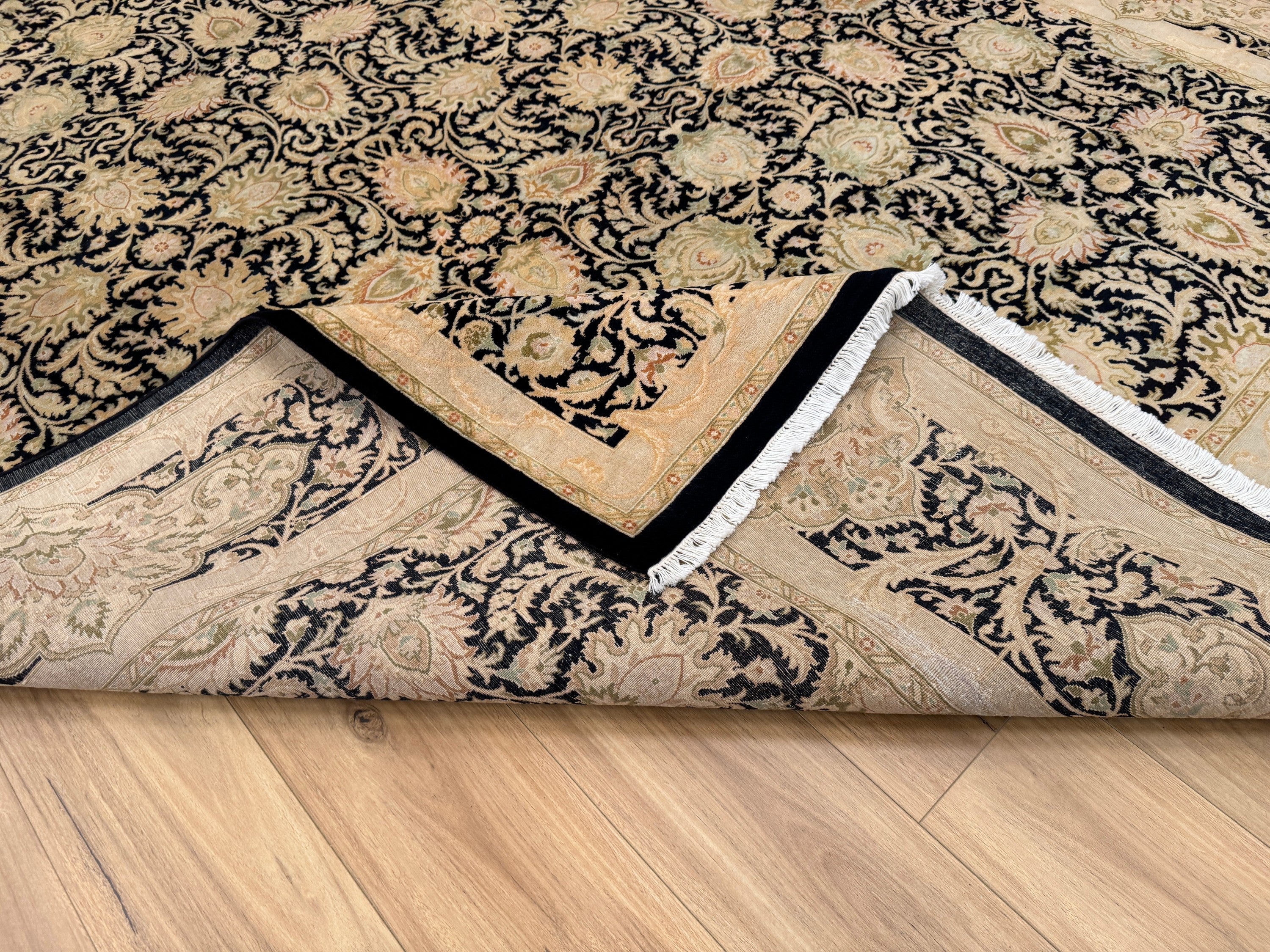 Kashmiri Rug - 322 cm x 245 cm