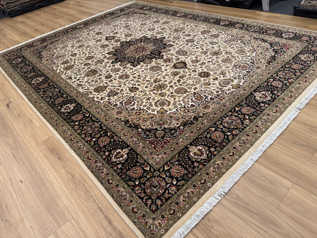 Kashmiri Rug - 365 cm x 275 cm