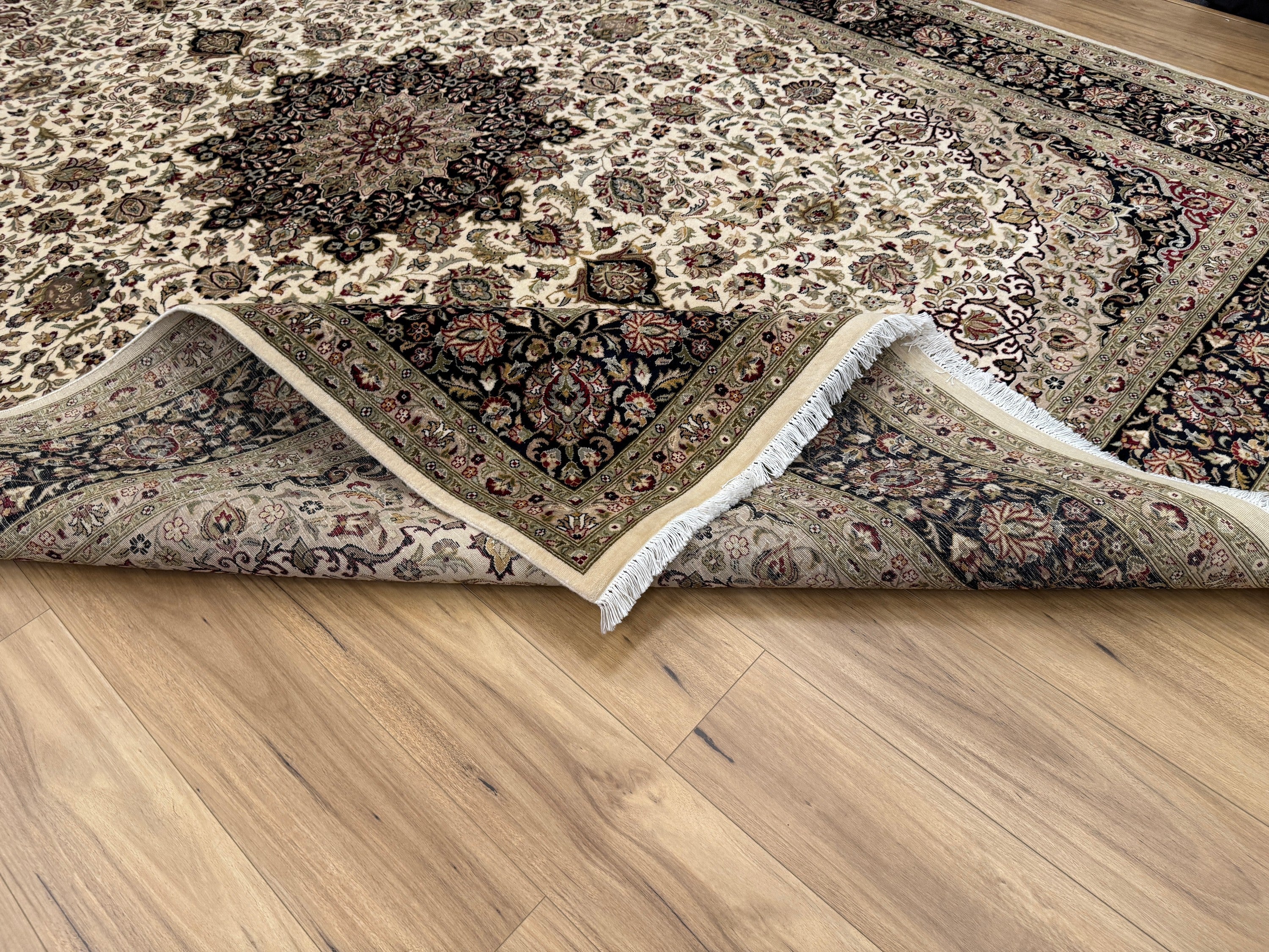 Kashmiri Rug - 365 cm x 275 cm