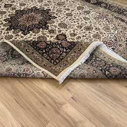 Kashmiri Rug - 365 cm x 275 cm
