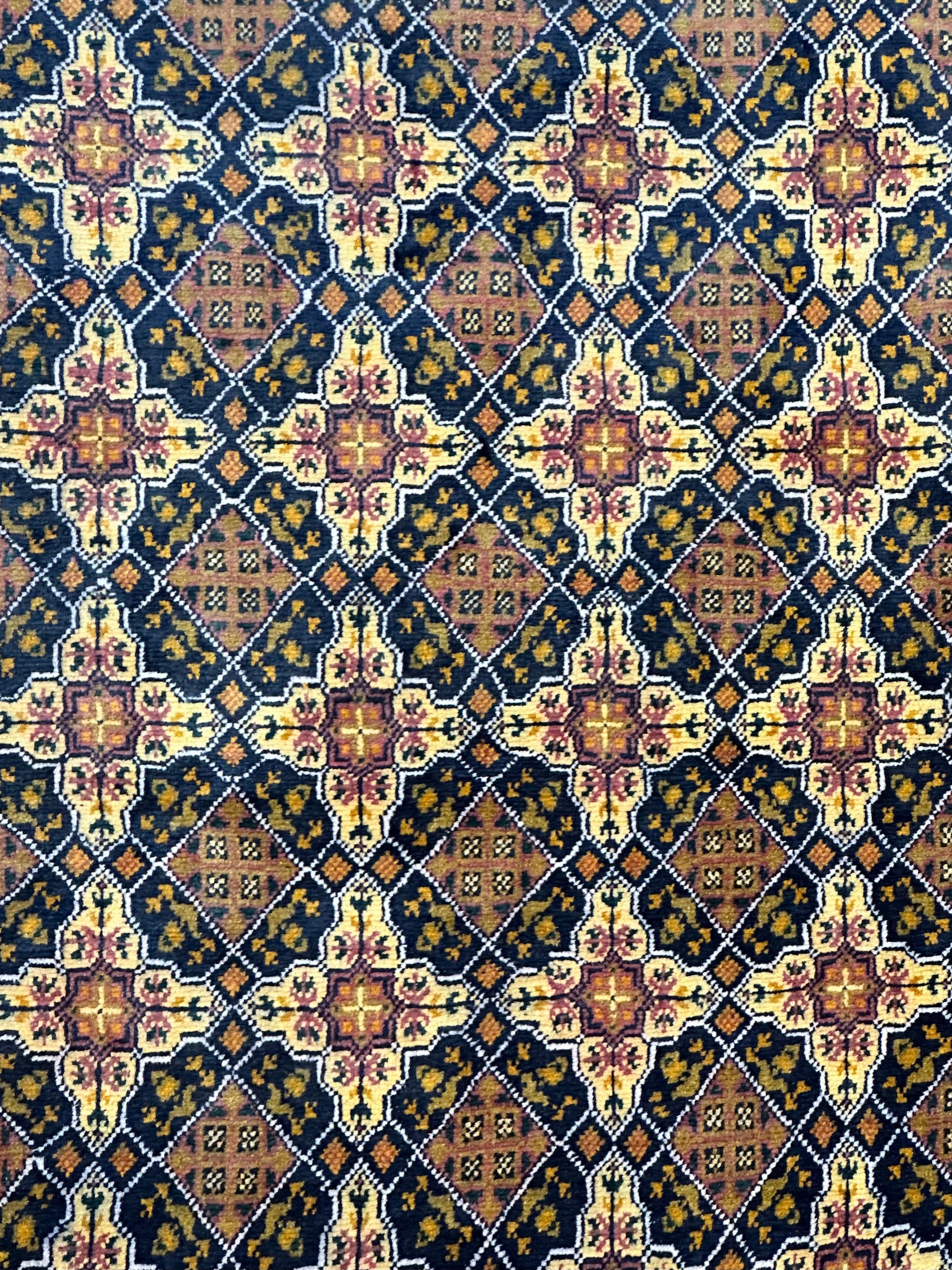 Kundz fine Afghan Hand Knotted Pure Wool Rug